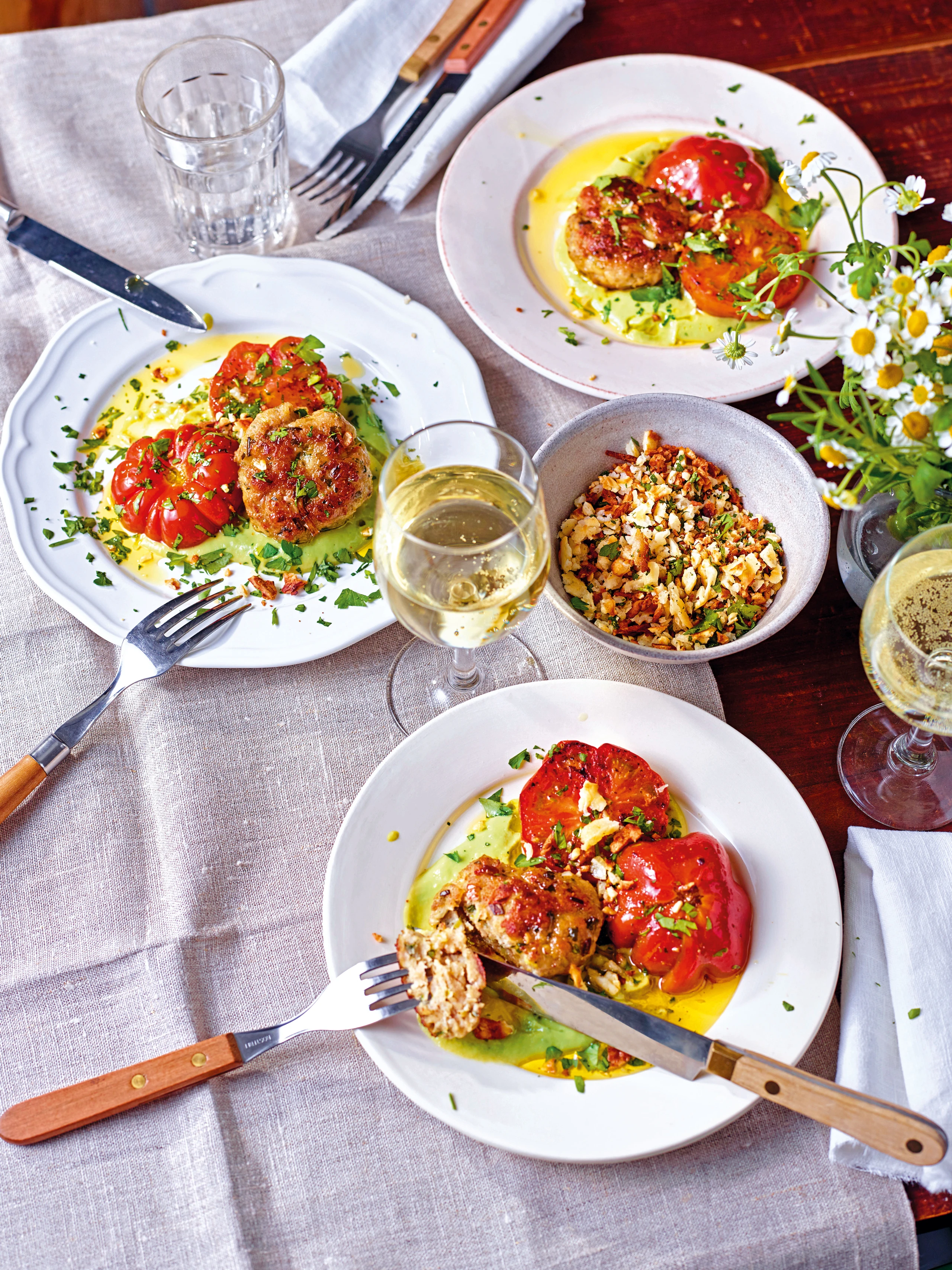 Hühnerlaibchen mit Avocadocreme