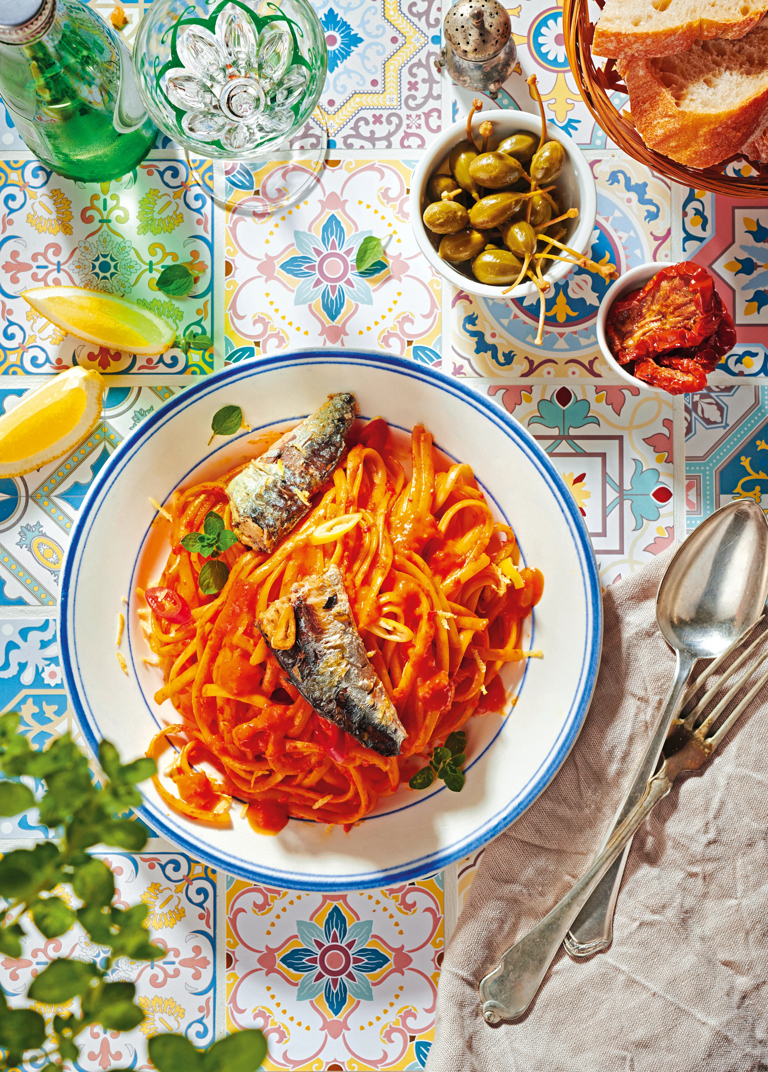 Pasta de Sardinhas: Portugiesische Linguine mit Paprikasauce und Sardinen