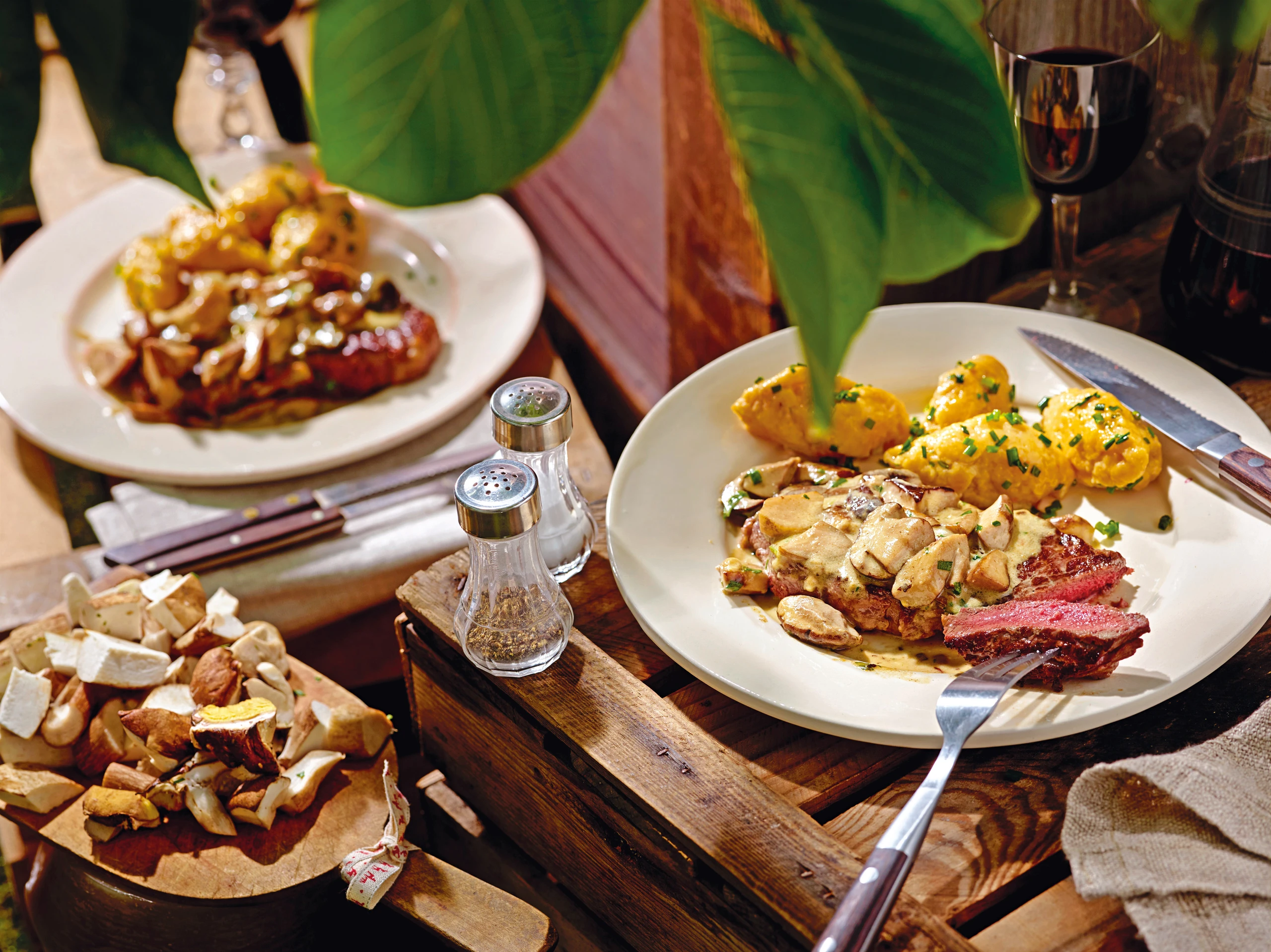 Beiried mit Steinpilzsauce und Süßkartoffel-Nockerln