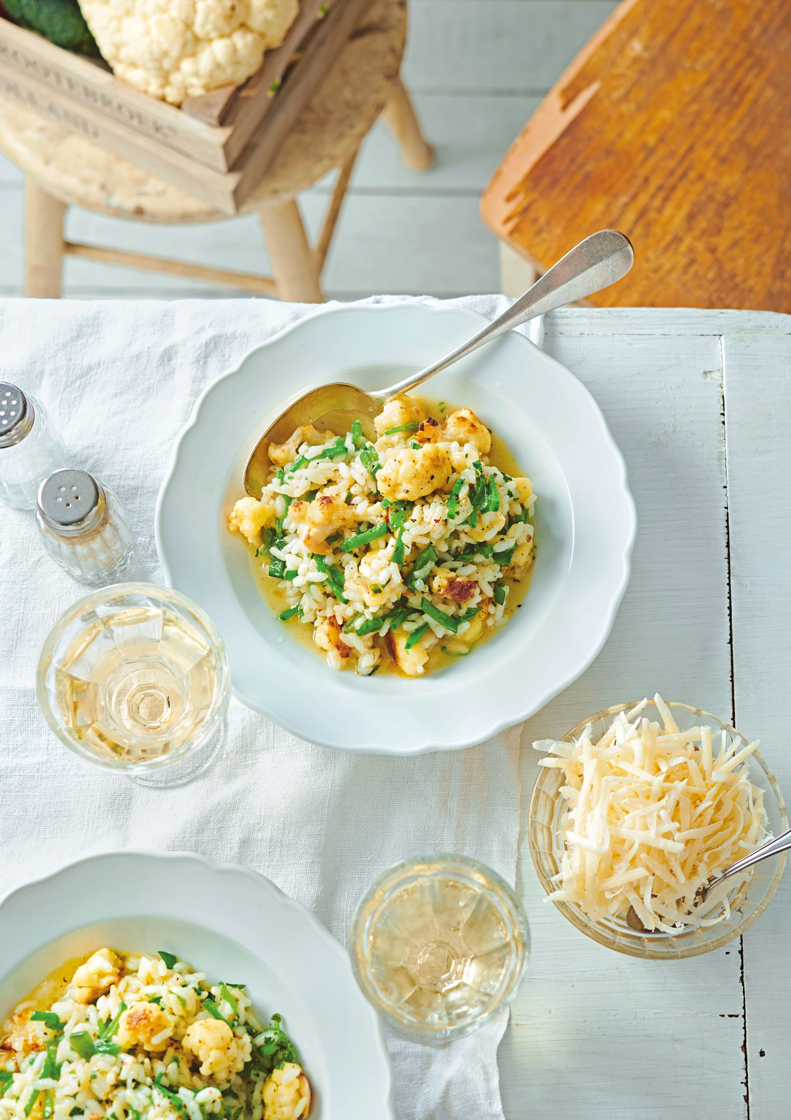 Karfiol-Risotto mit Zuckerschoten und Grana