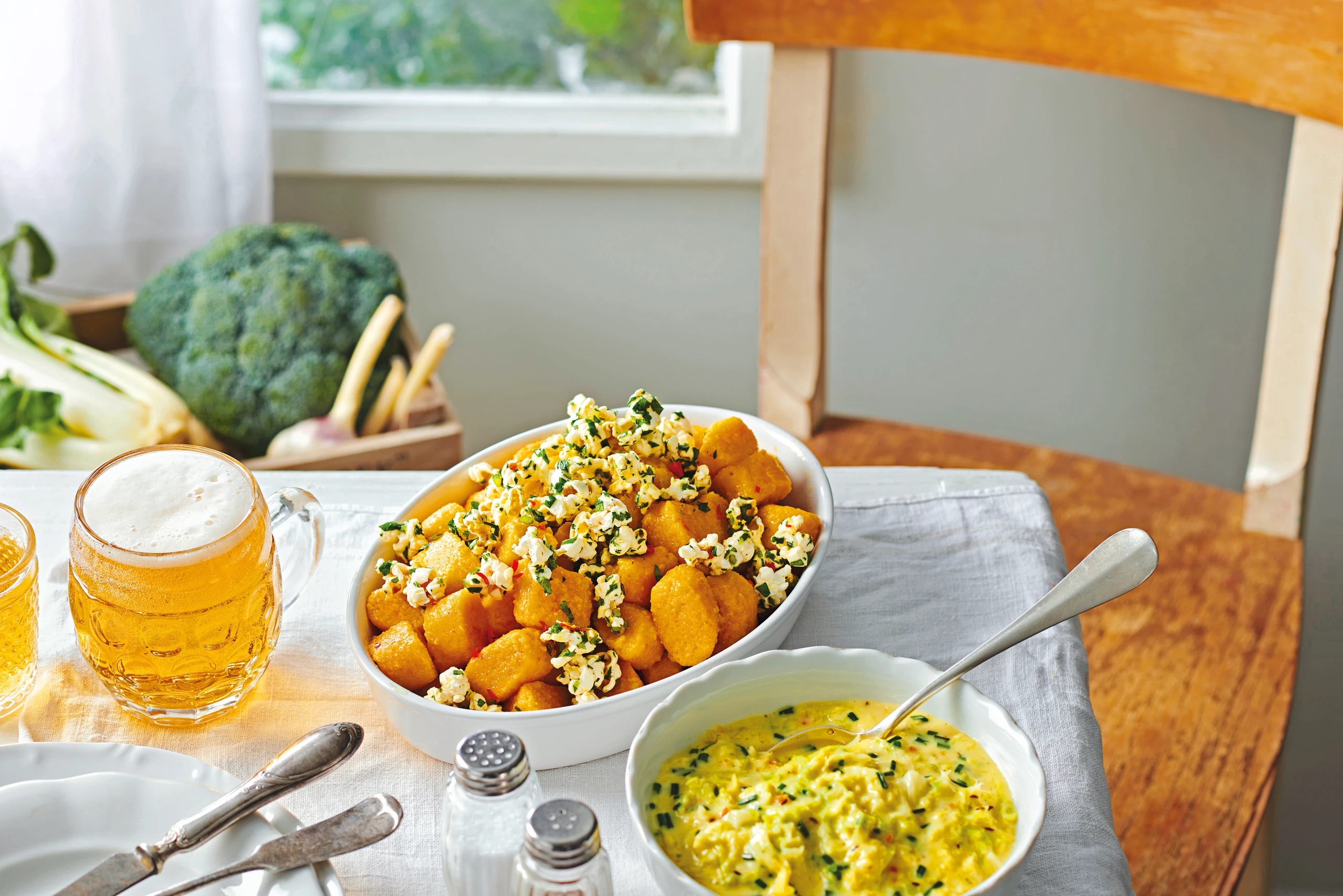 Kürbisnockerl mit Rahmkohl und Kräuter-Popcorn