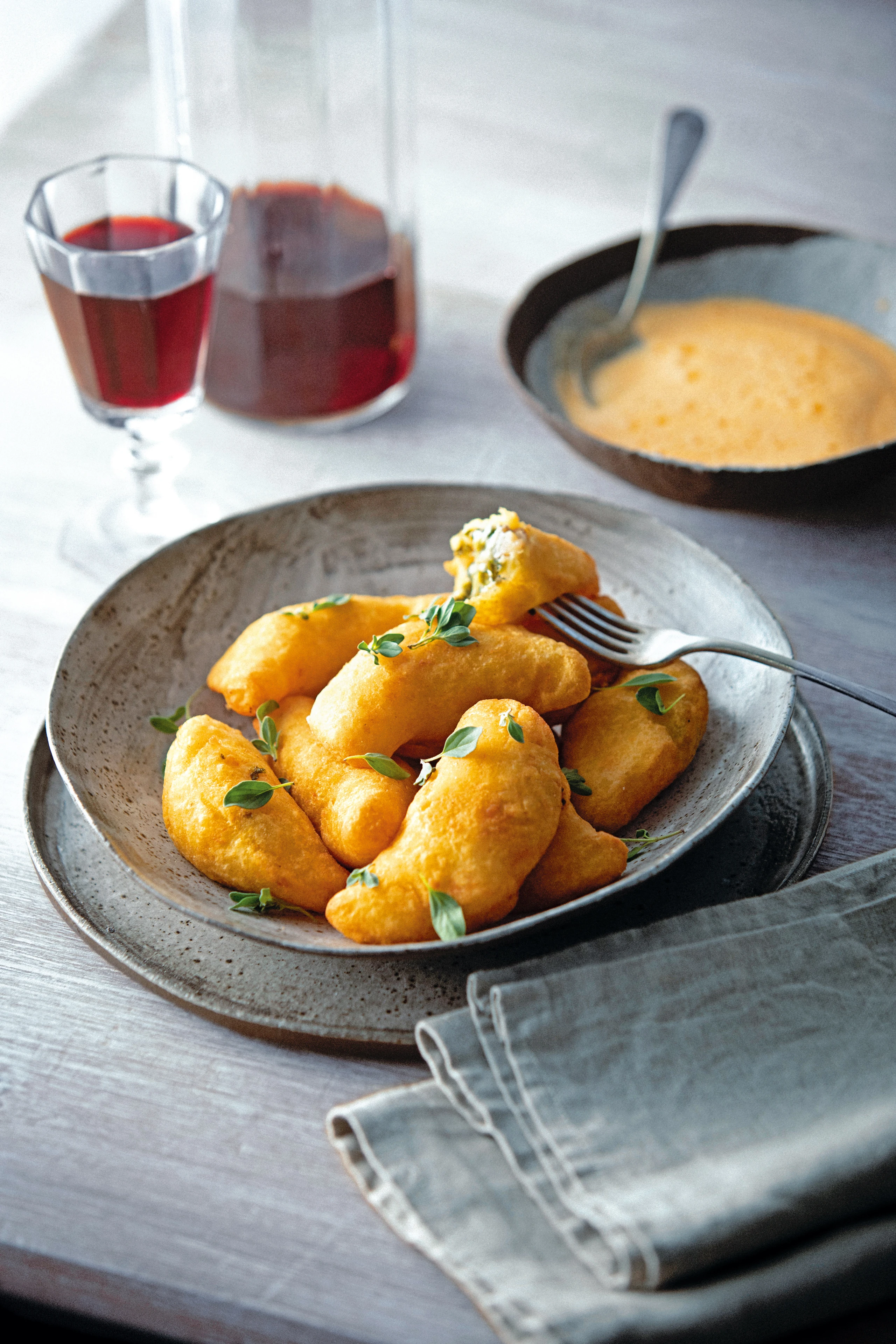 Erdäpfeltascherl mit Frischkäse-Kohlfülle und Paprikasauce