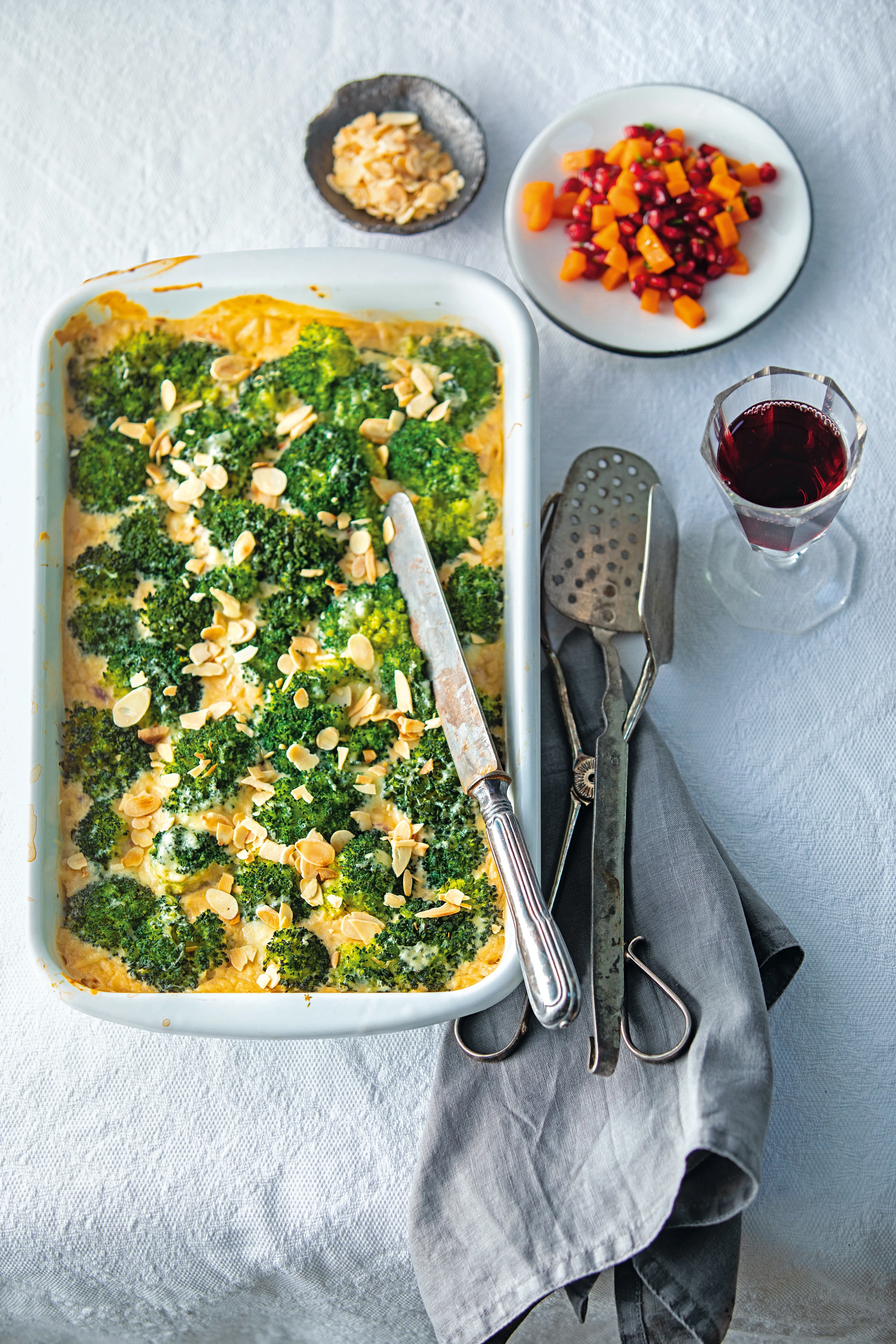 Brokkoliauflauf mit Granatapfel-Karottensalat