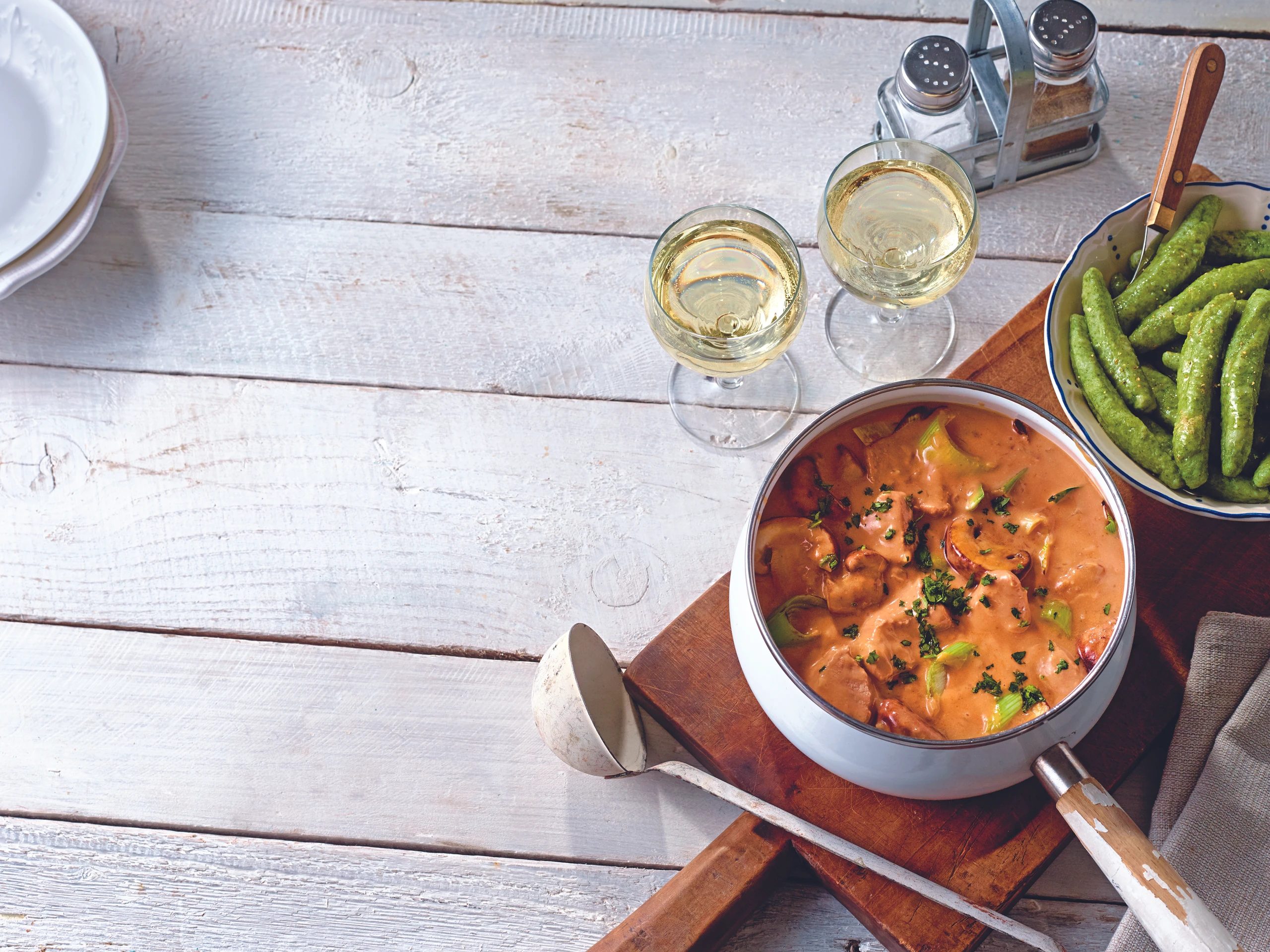 Kalbseintopf mit Spinat-Schupfnudeln