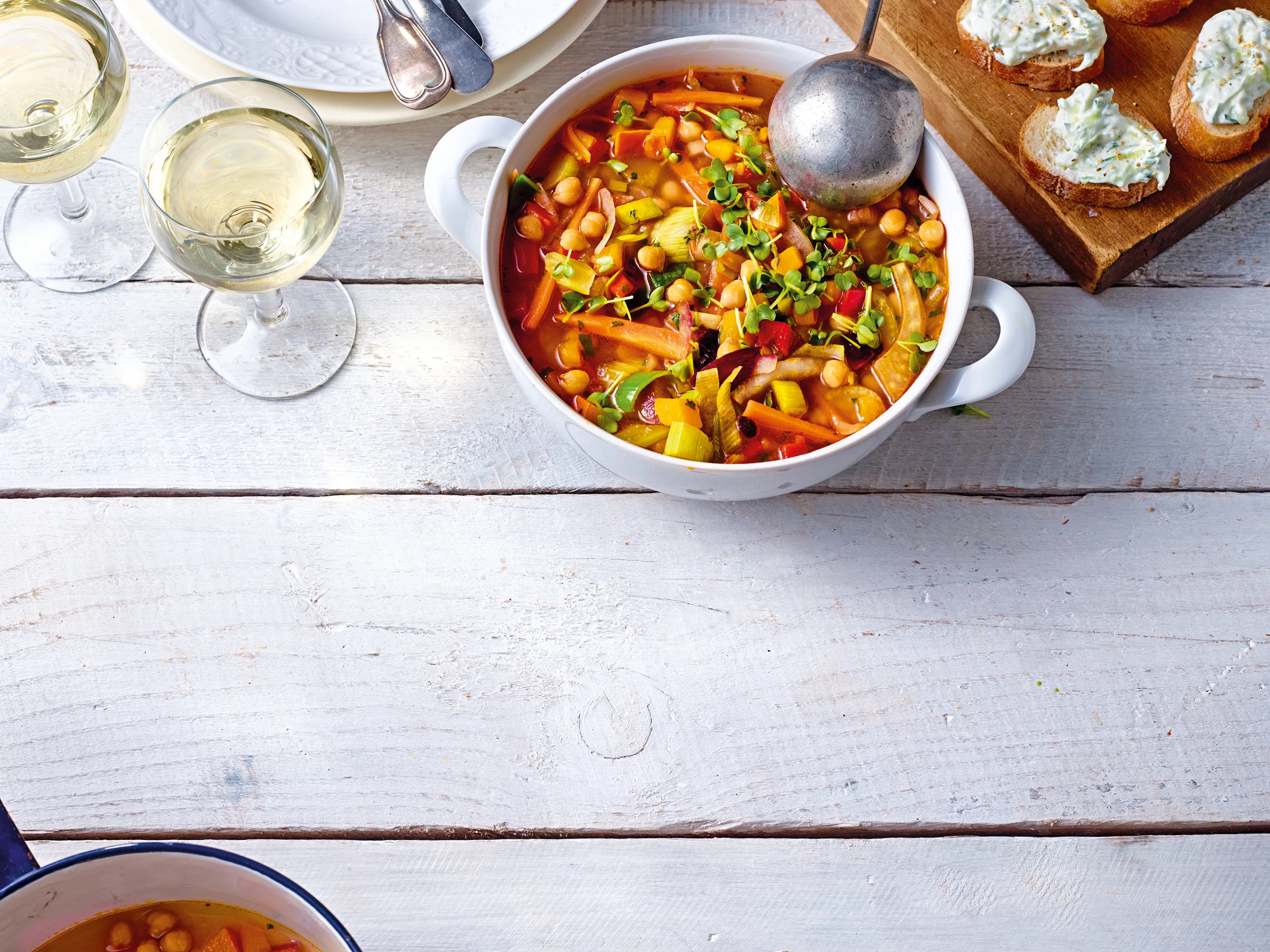 Kichererbsen-Eintopf mit Gurkencreme