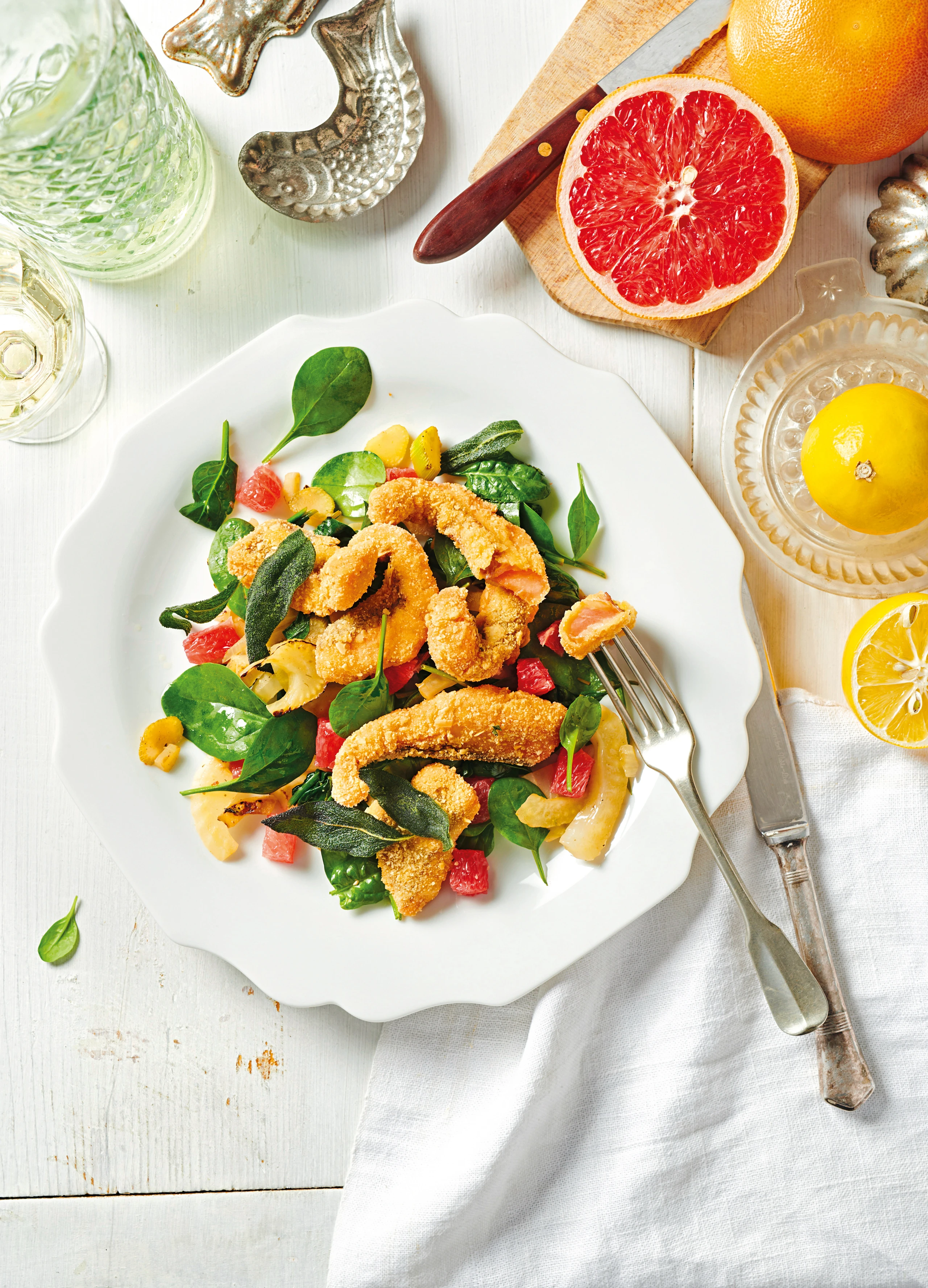 Lachsforellenstreifen in Mandelpanier mit Fenchel-Spinatgemüse