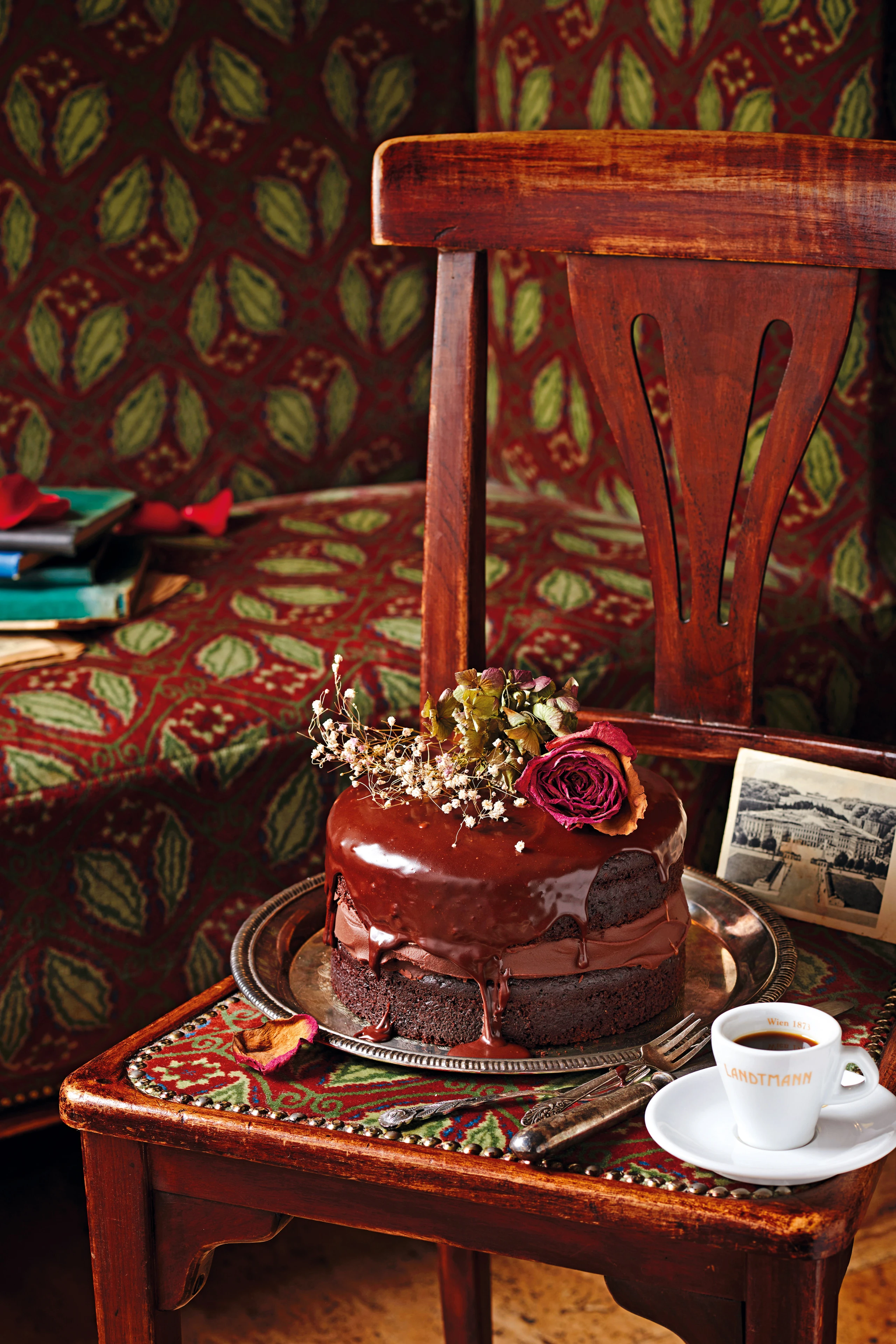 Dunkle Schoko-Cremetorte