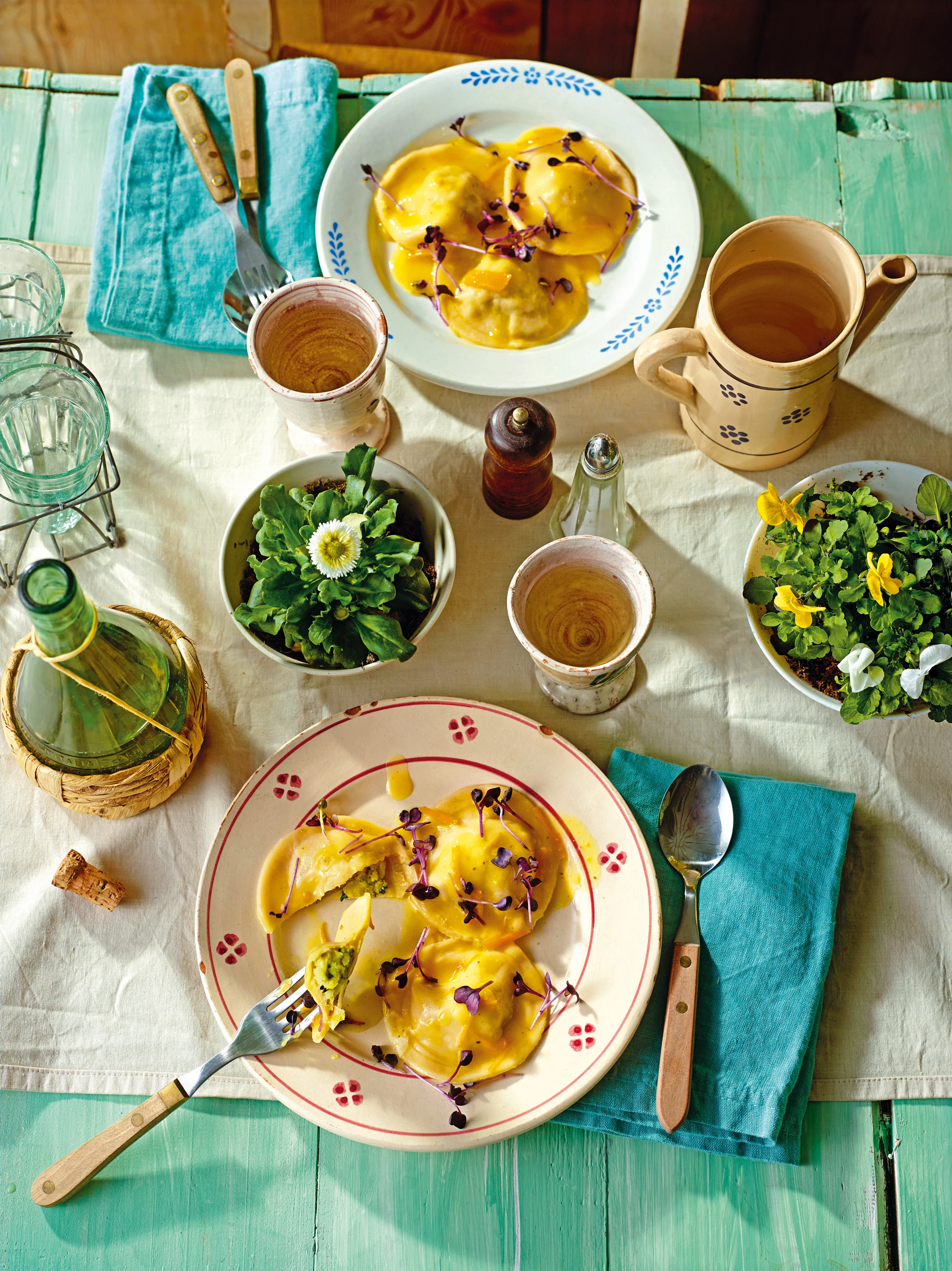 Ravioli mit Mozzarella-Lauchfülle und Orangenfond