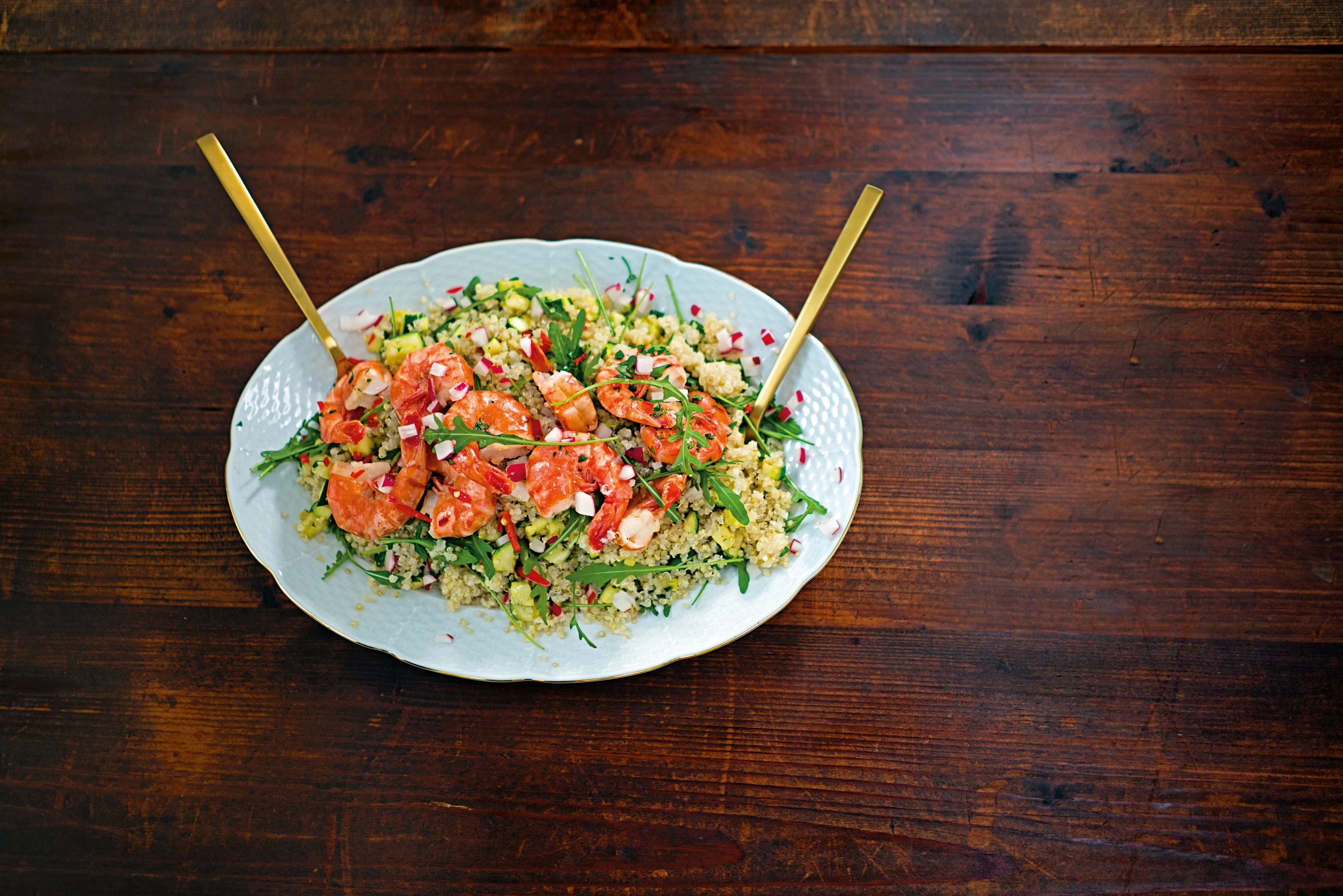 Quinoa mit Garnelen, Rucola und Kräutern