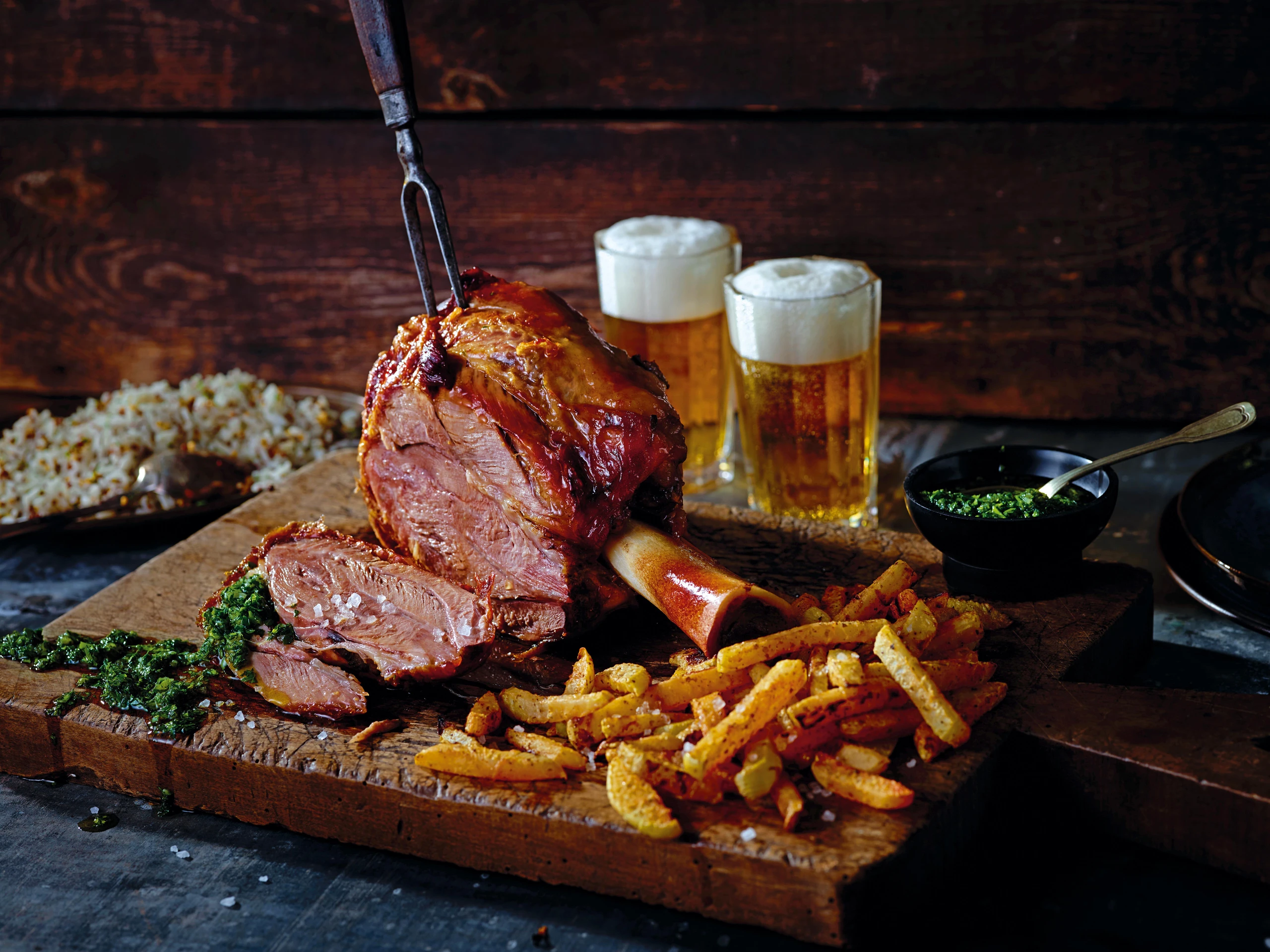 Kalbsstelze mit Reis und Kohlrabisticks