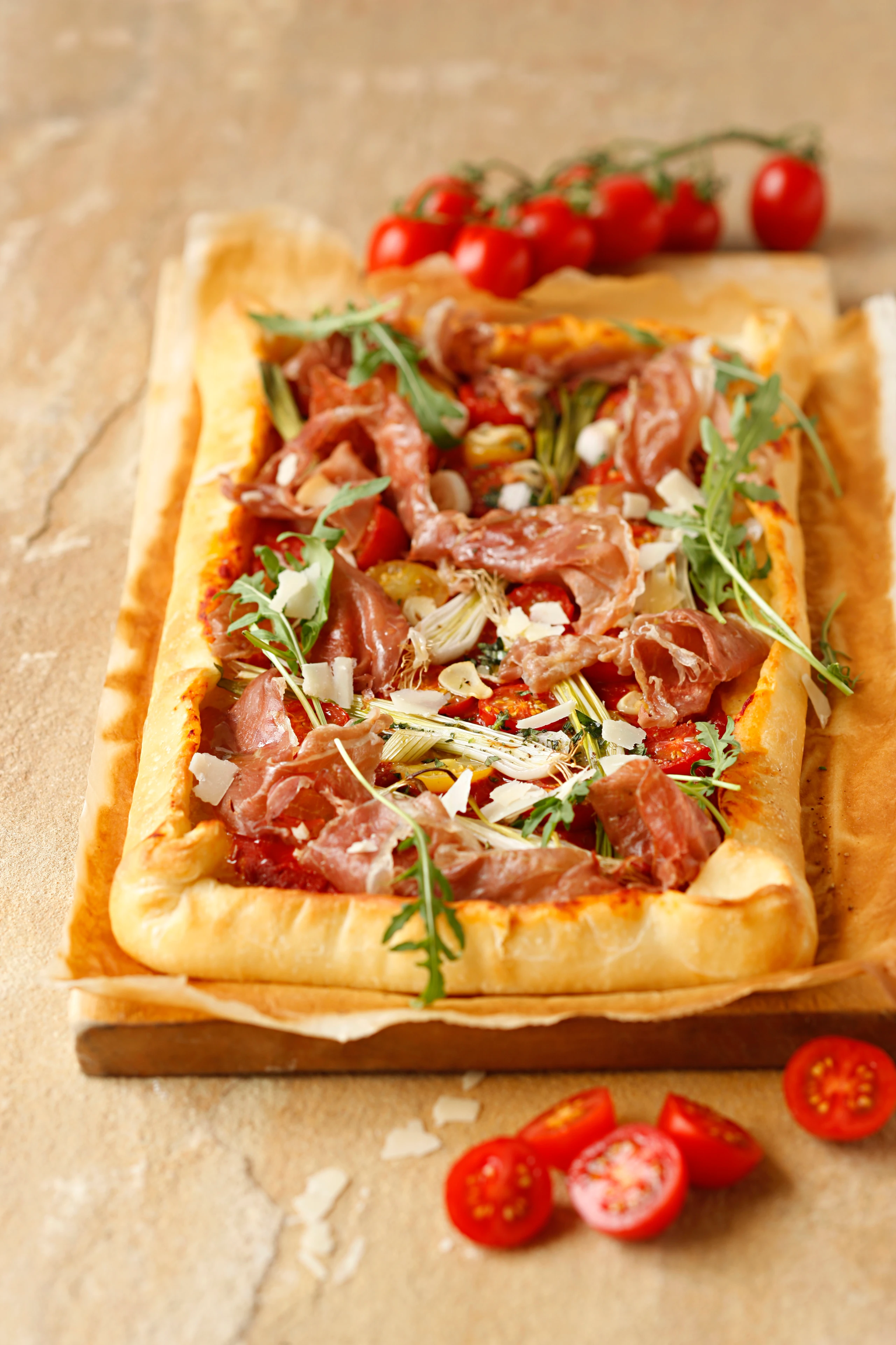 Pizza al Prosciutto con Pomodorini