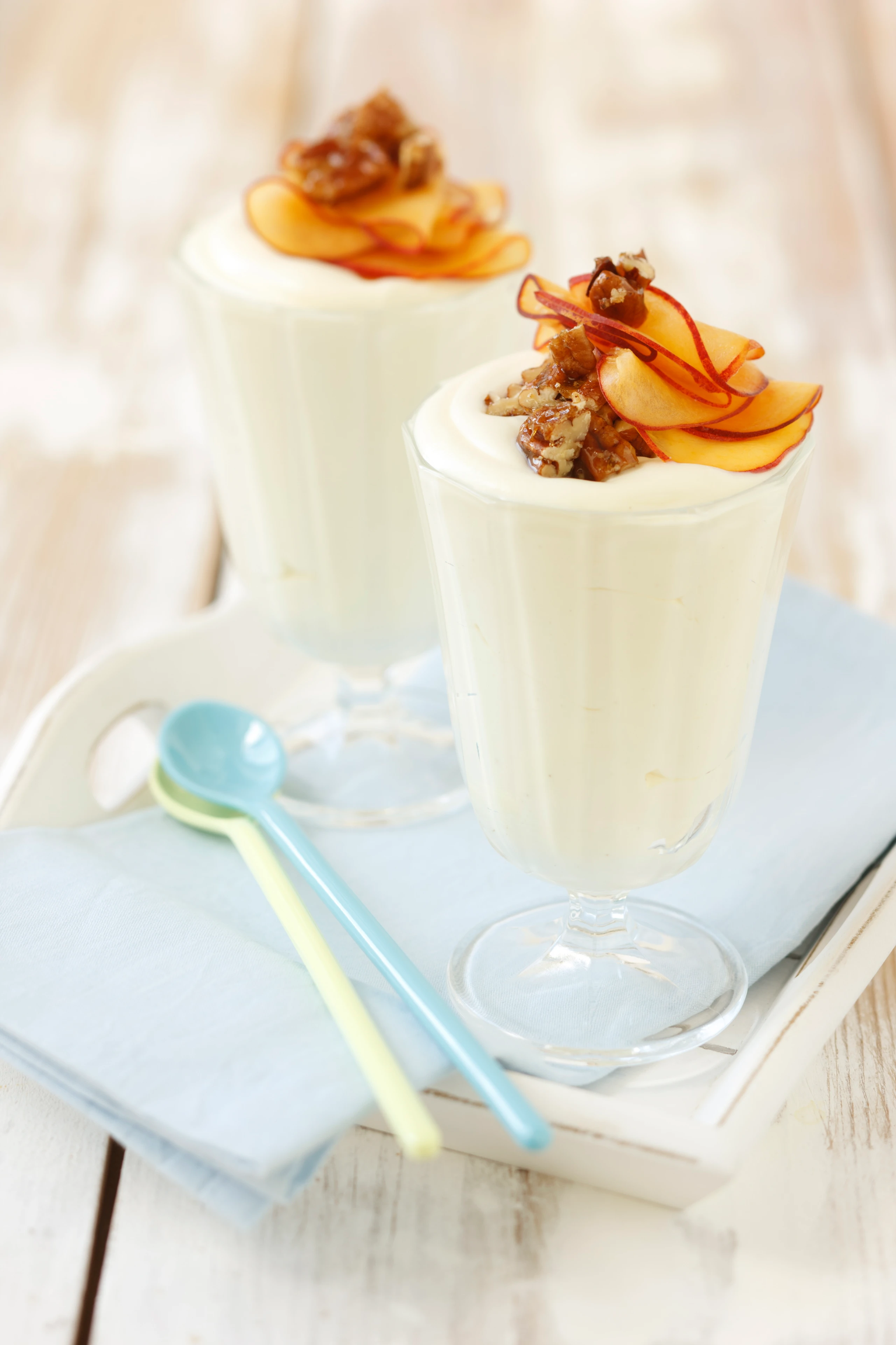 Weiße Schoko-Creme mit Karamellnüssen