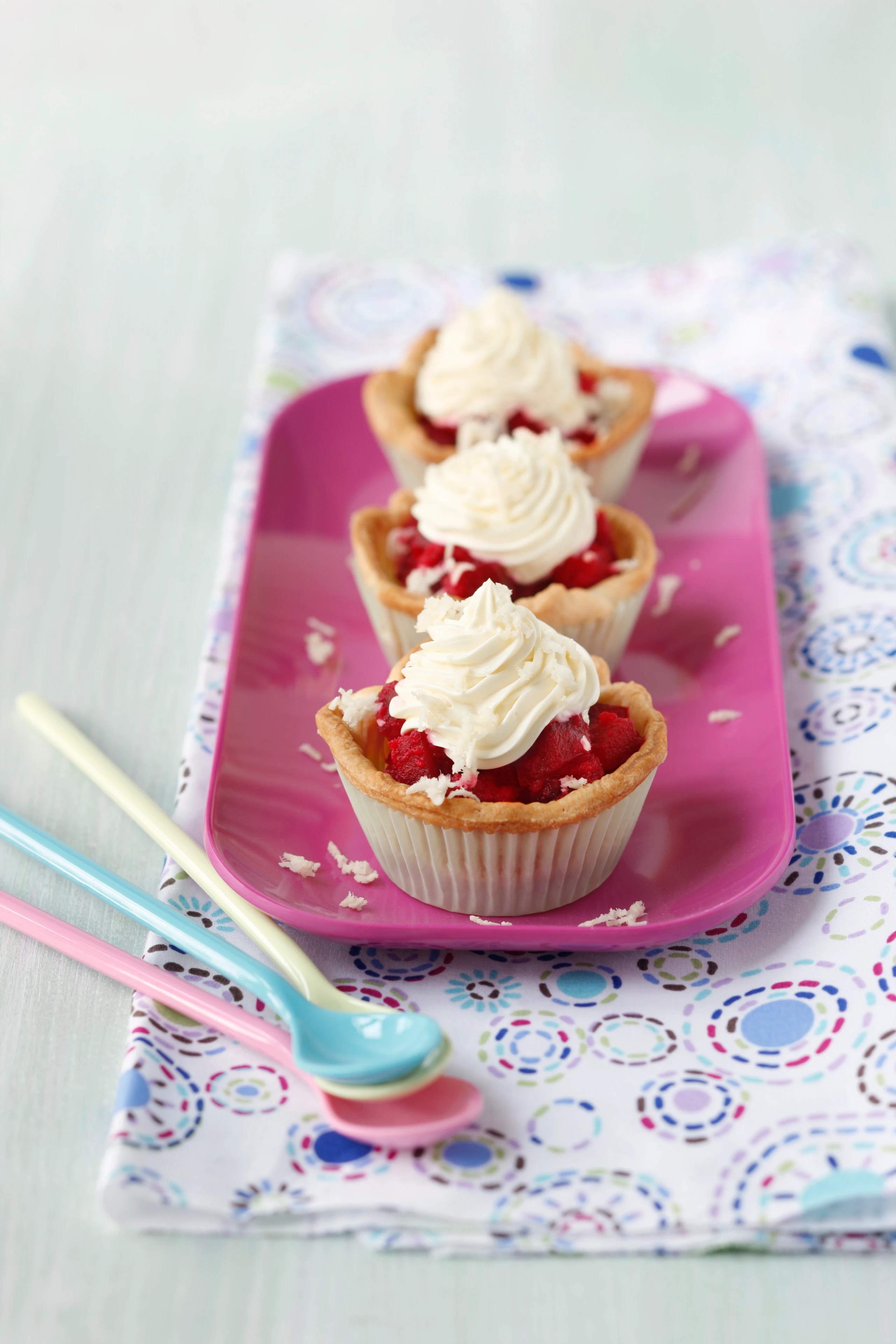 Mini-Tartes mit Roten Rüben und Krencreme