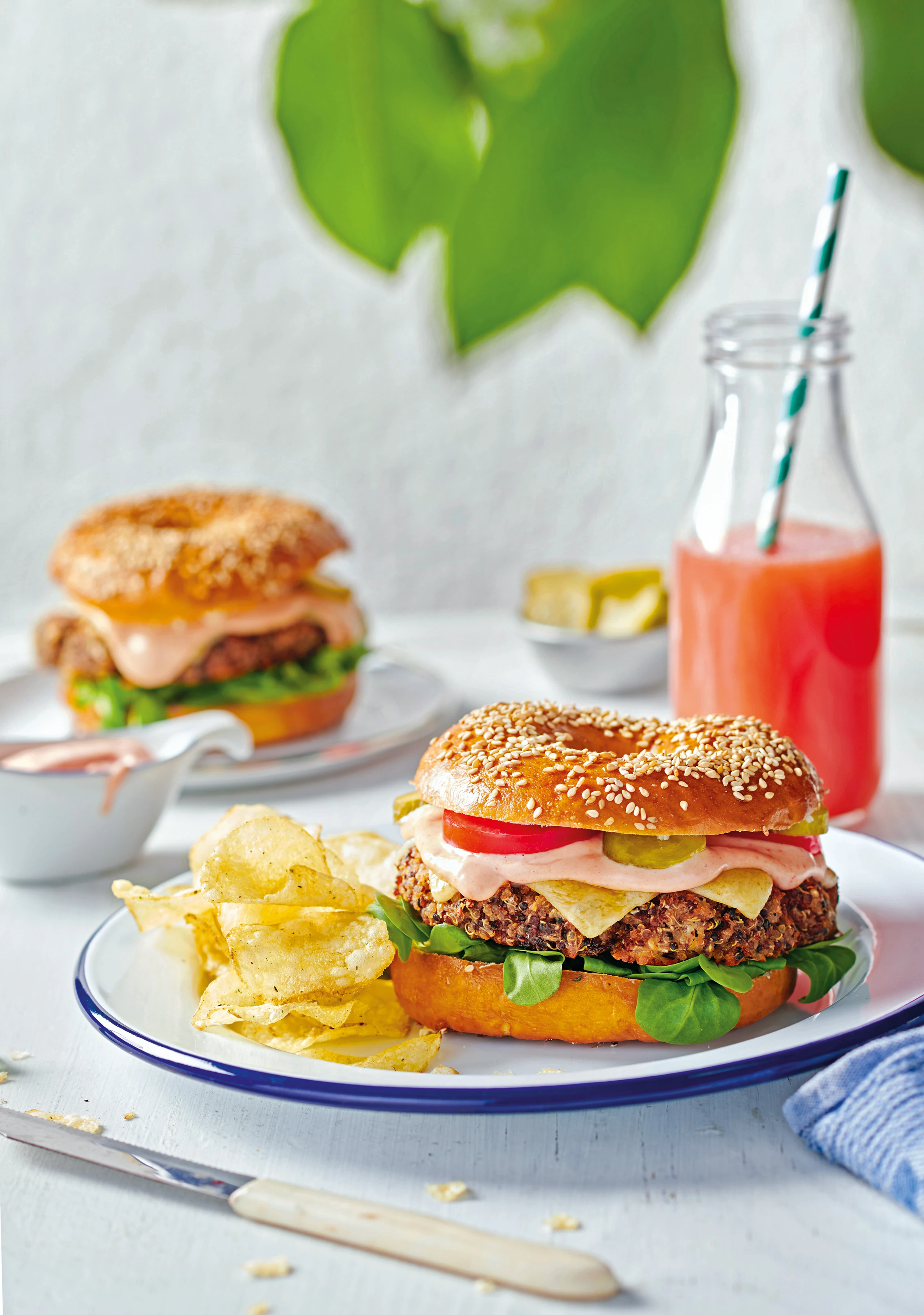 Bagel-Burger mit Quinoa-Bohnen-Pattys