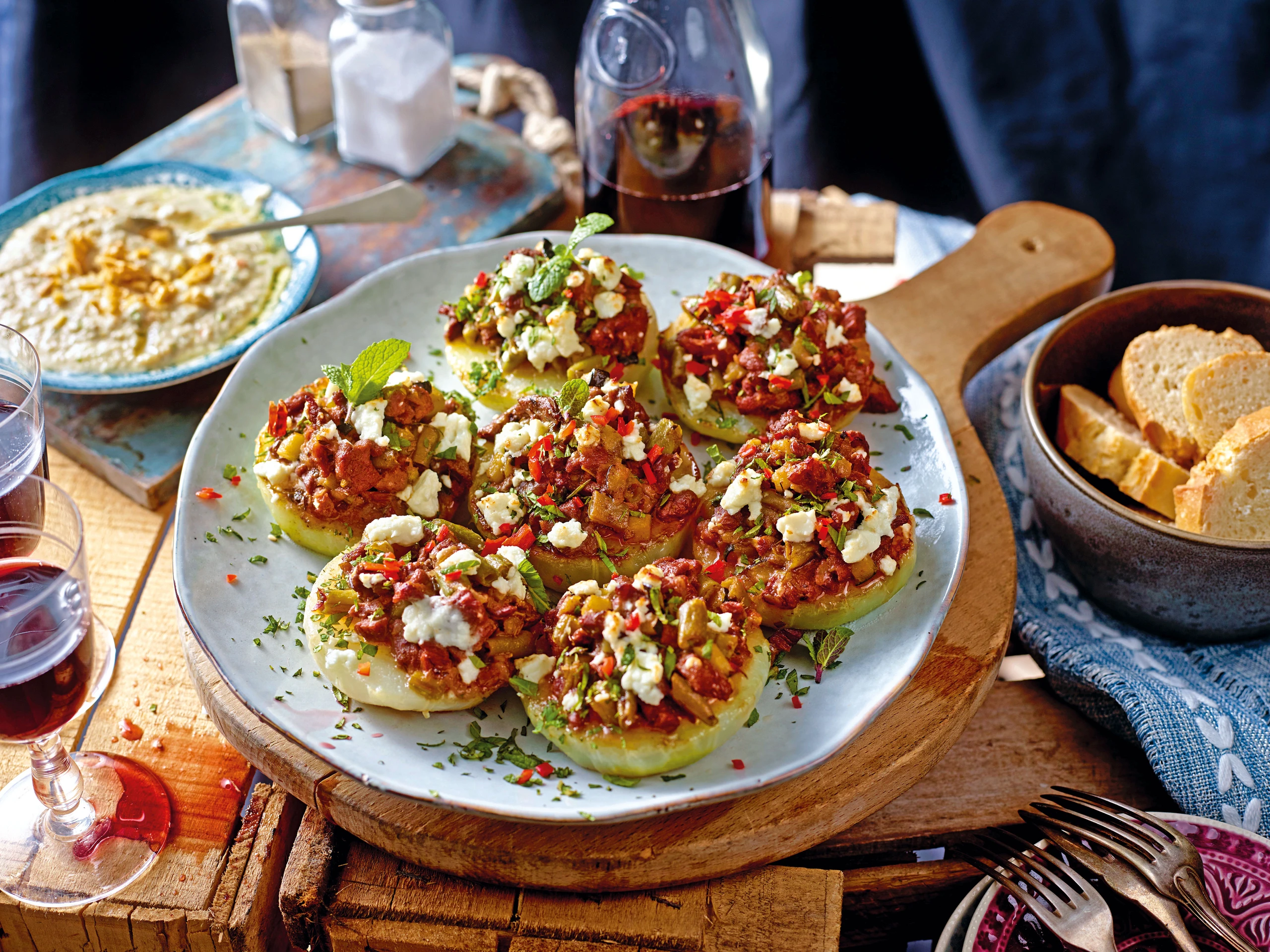 Lammragout auf Kohlrabi mit Feta und Chicoréesauce