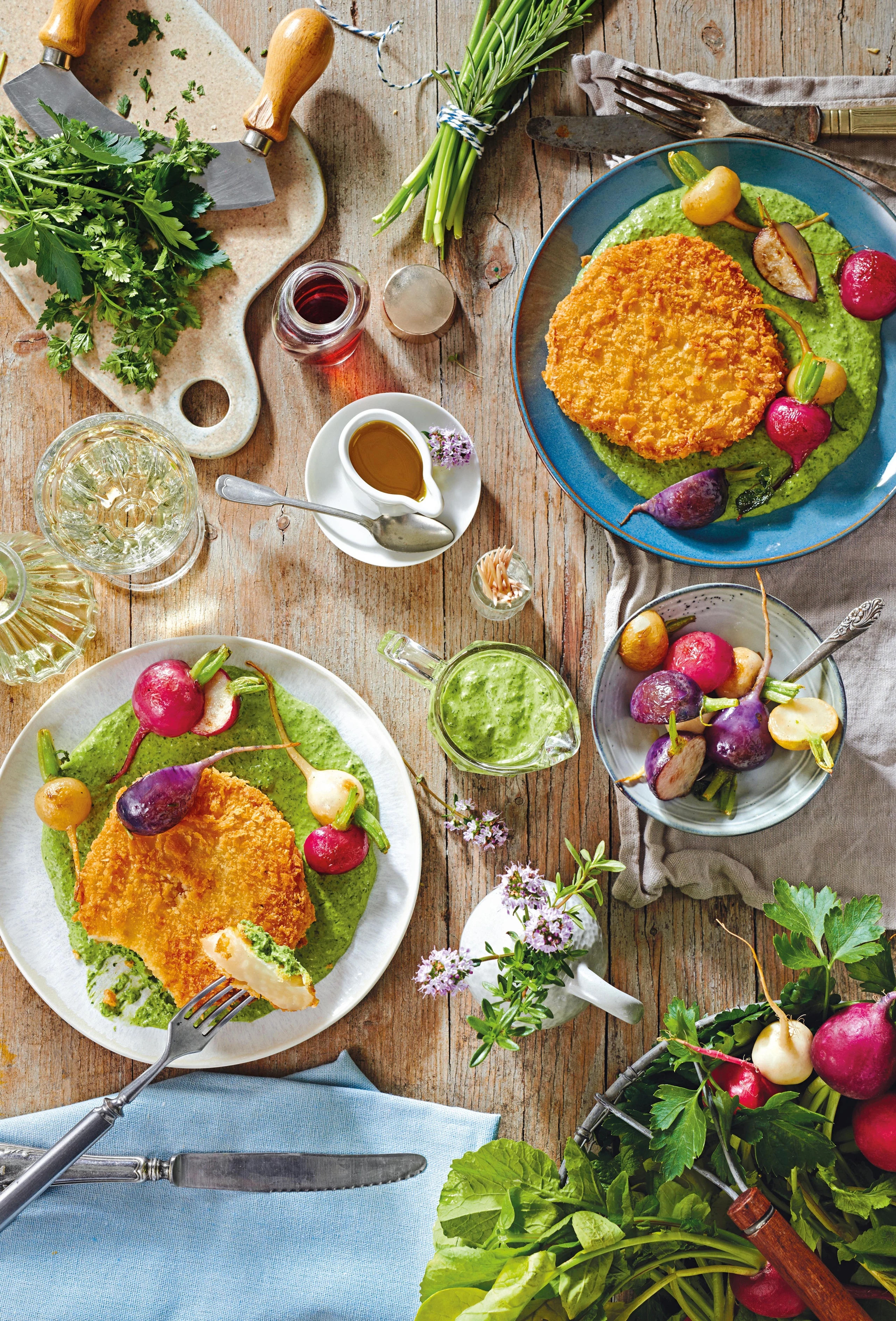 Sellerie-Schnitzel mit Frankfurter Grüne Sauce & gerösteten Radieschen