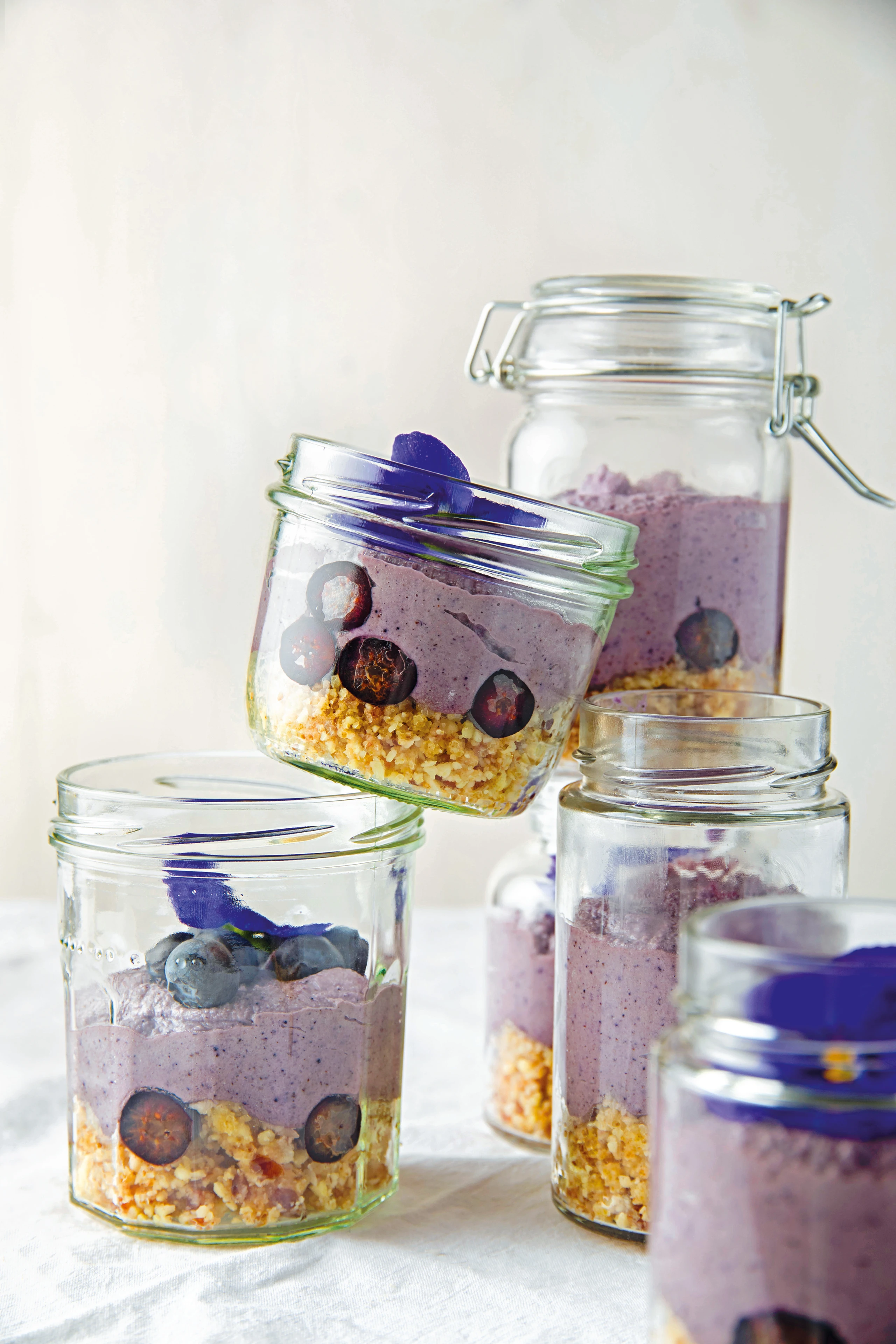 Schicht-Dessert mit Beeren