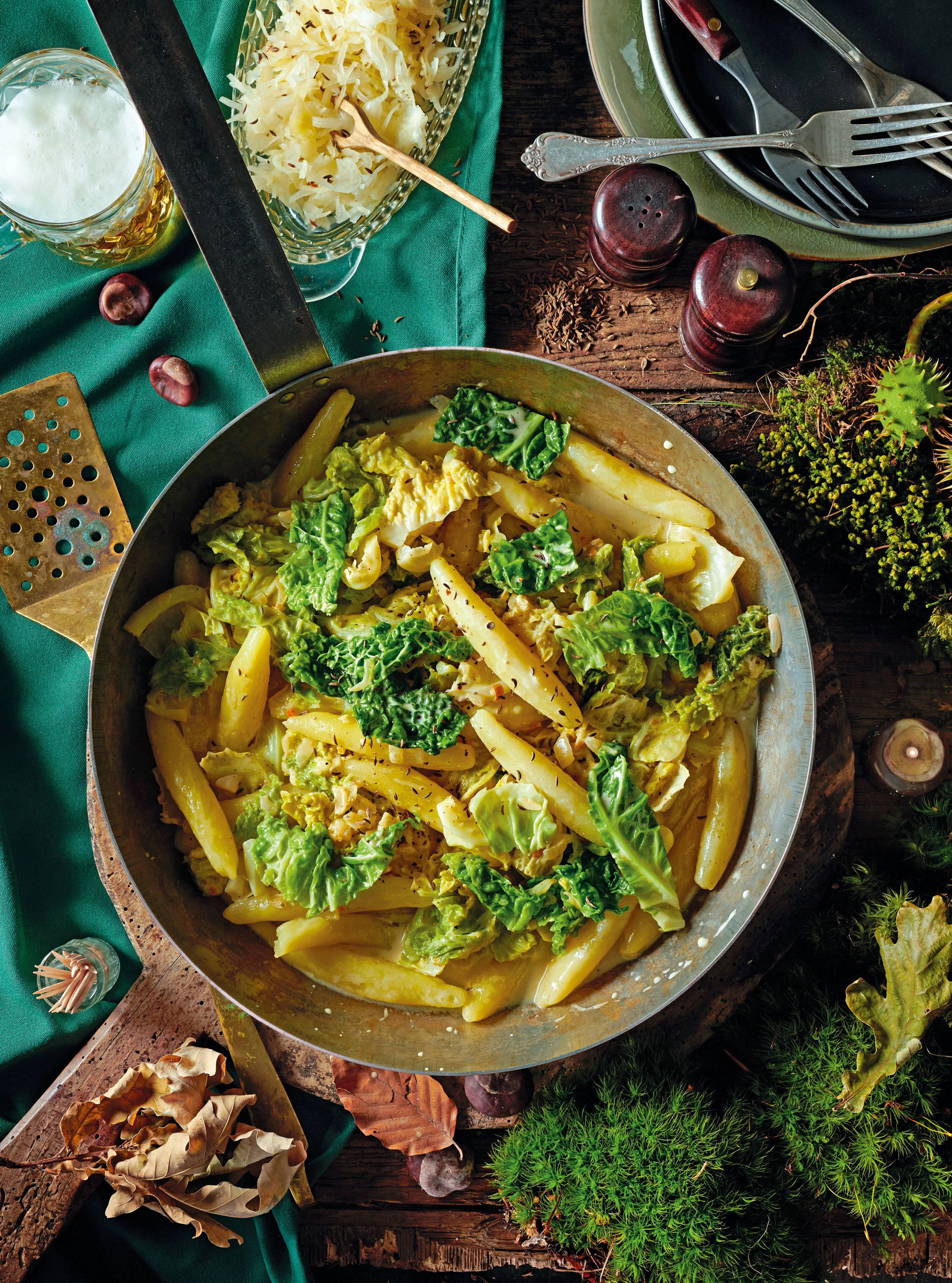 Schupfnudelpfanne mit Kohl und Bergkäse