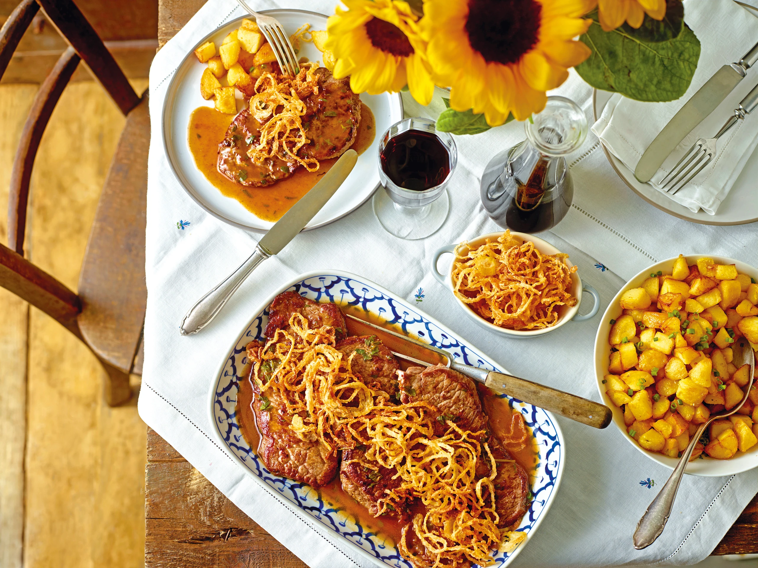 Zwiebelrostbraten mit Braterdäpfeln