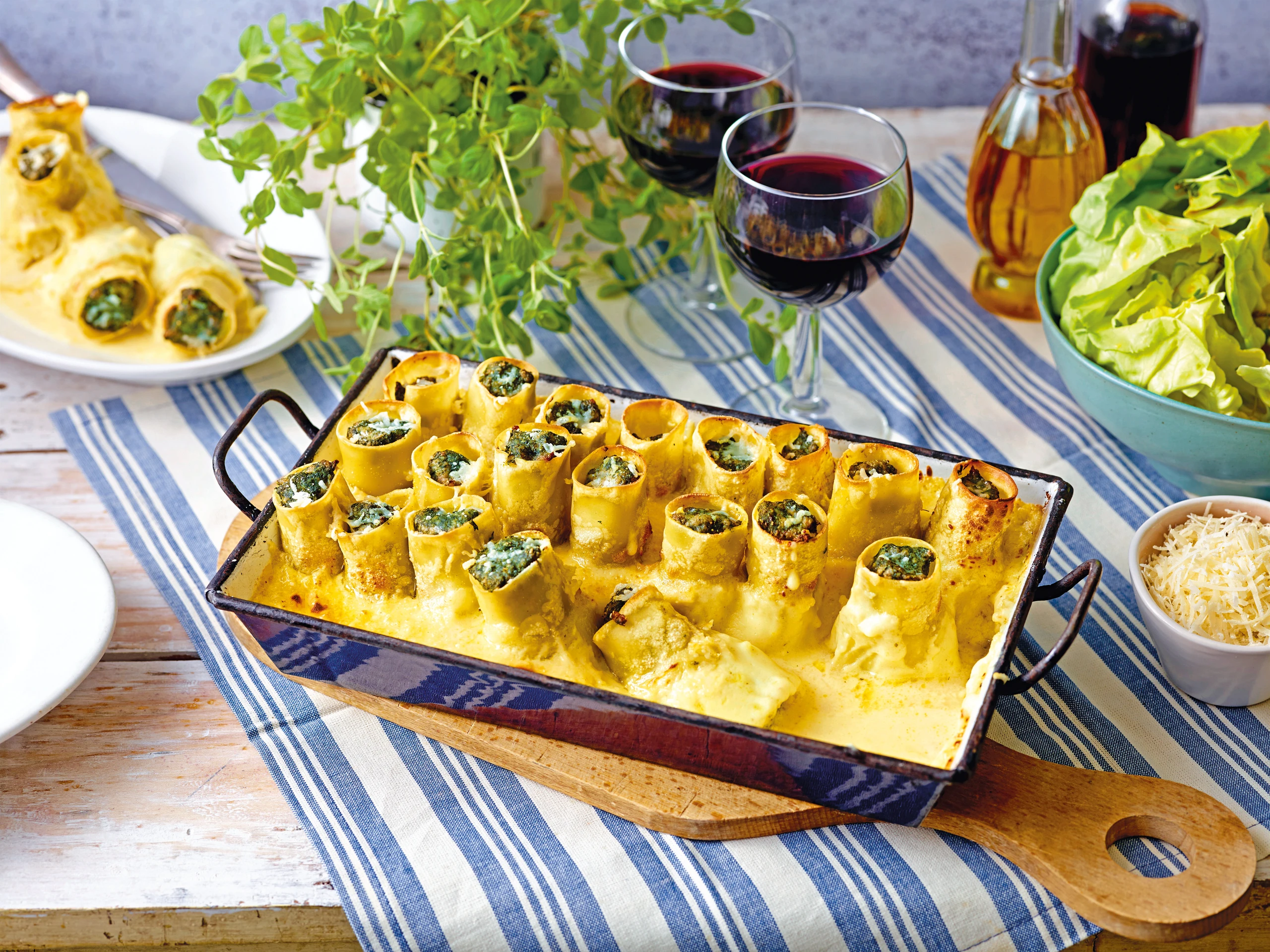 Cannelloni mit Kalbfleisch-Spinatfülle und Käsesauce