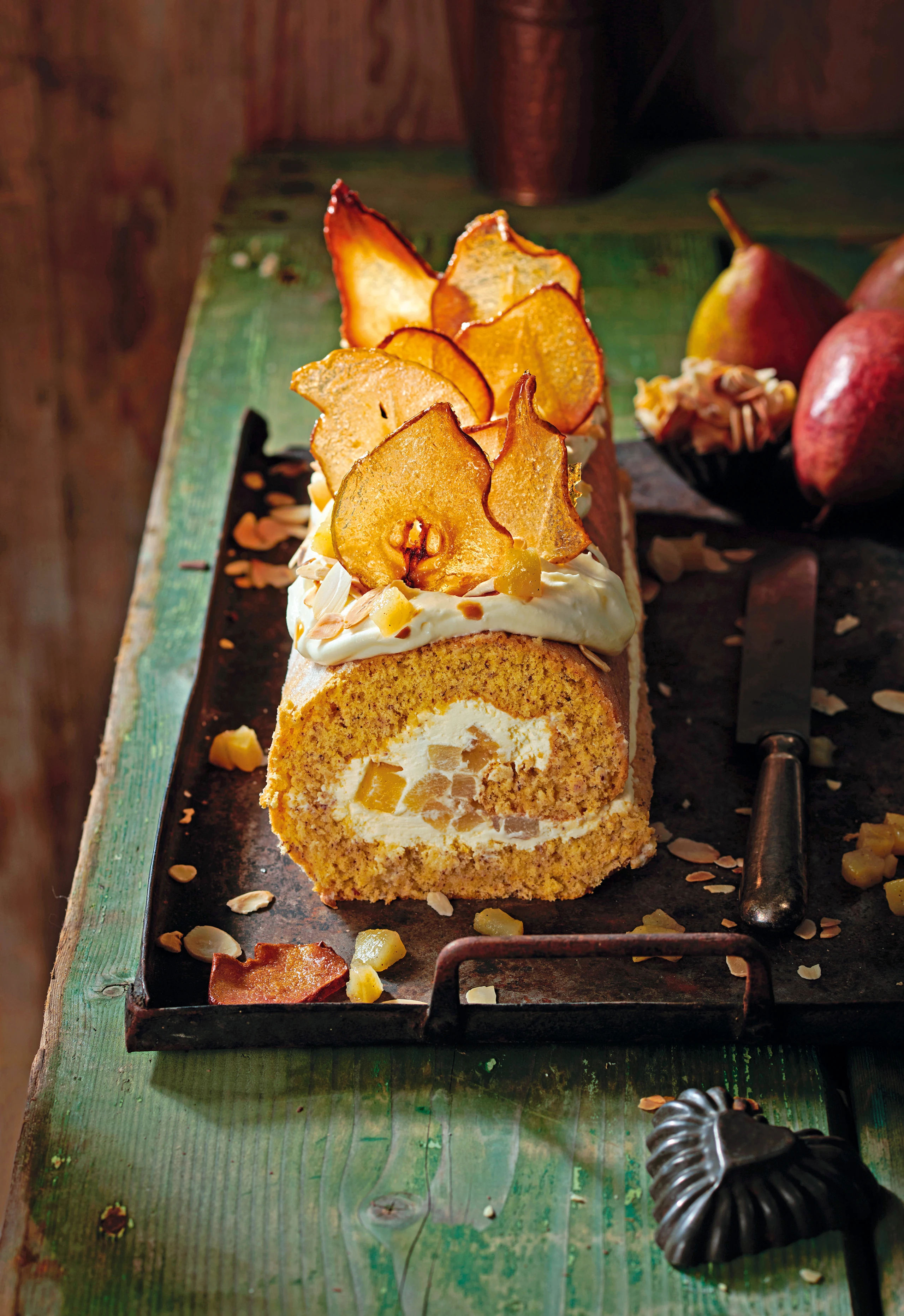 Mandelroulade mit Birnenkompott