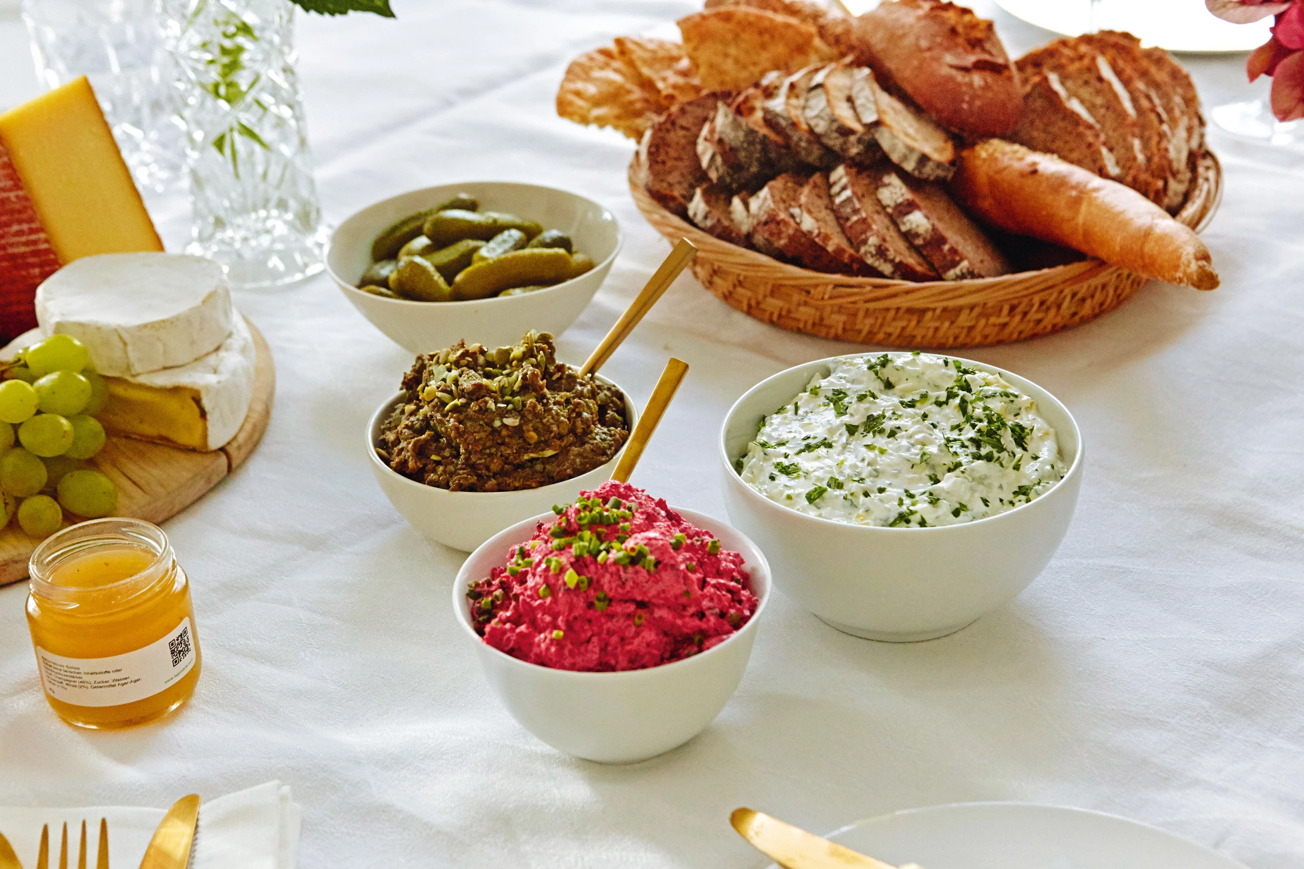 Linsenaufstrich mit Kürbiskernen und Kernöl