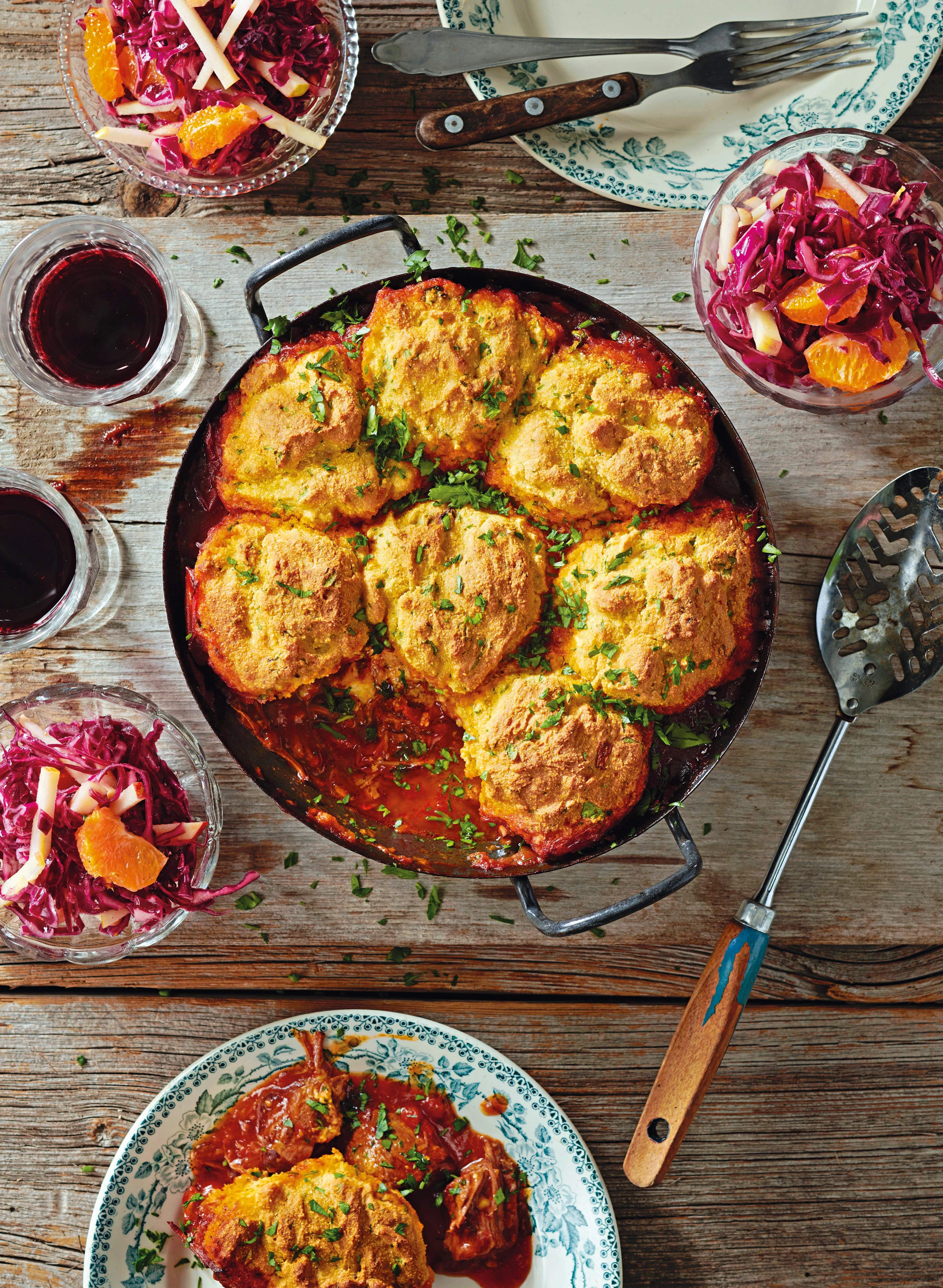 Pulled Beef Pie mit fruchtigem Rotkrautsalat