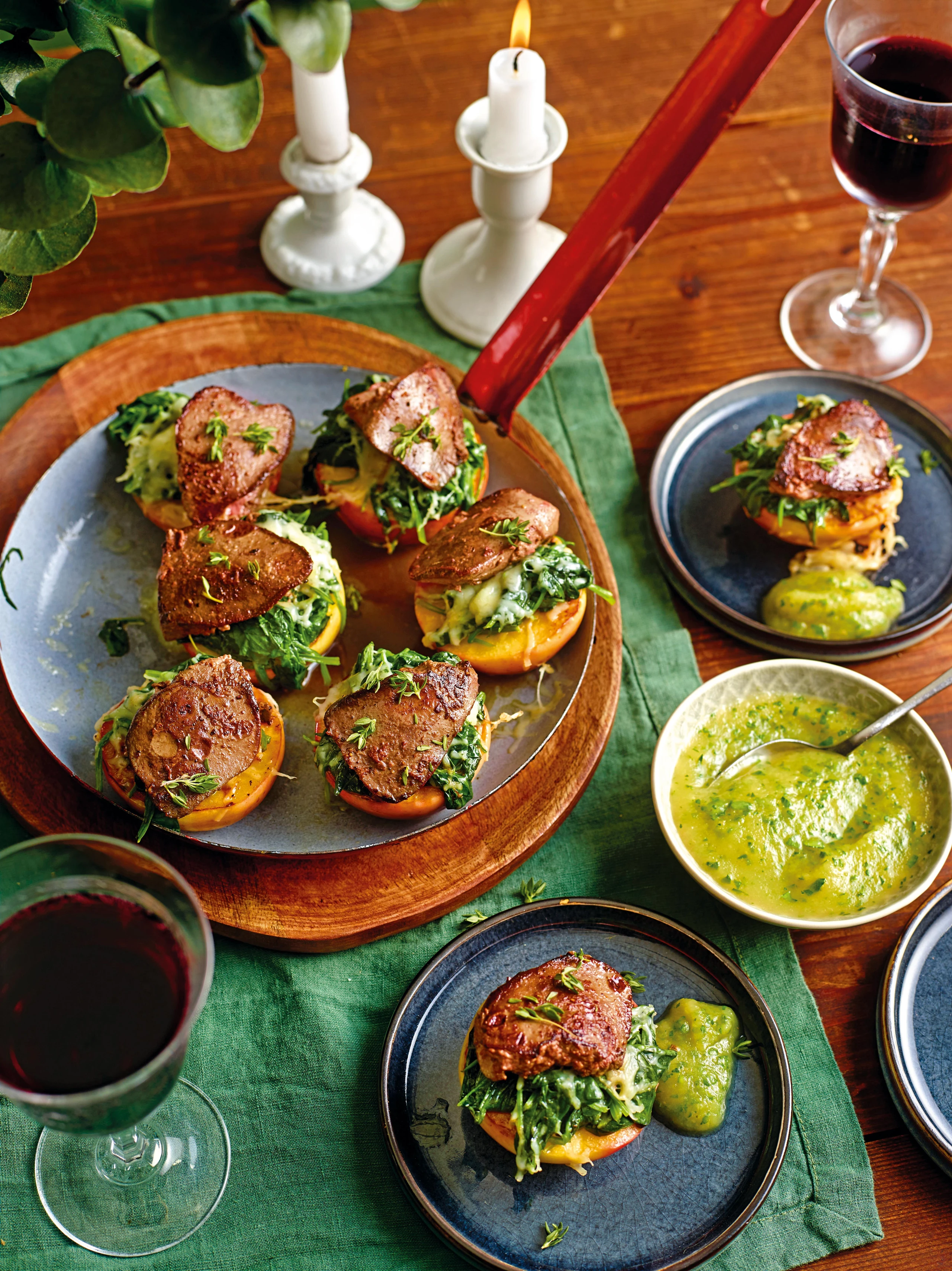 Bratäpfel mit Käsekruste, Gänseleber und Apfel-Portweincreme