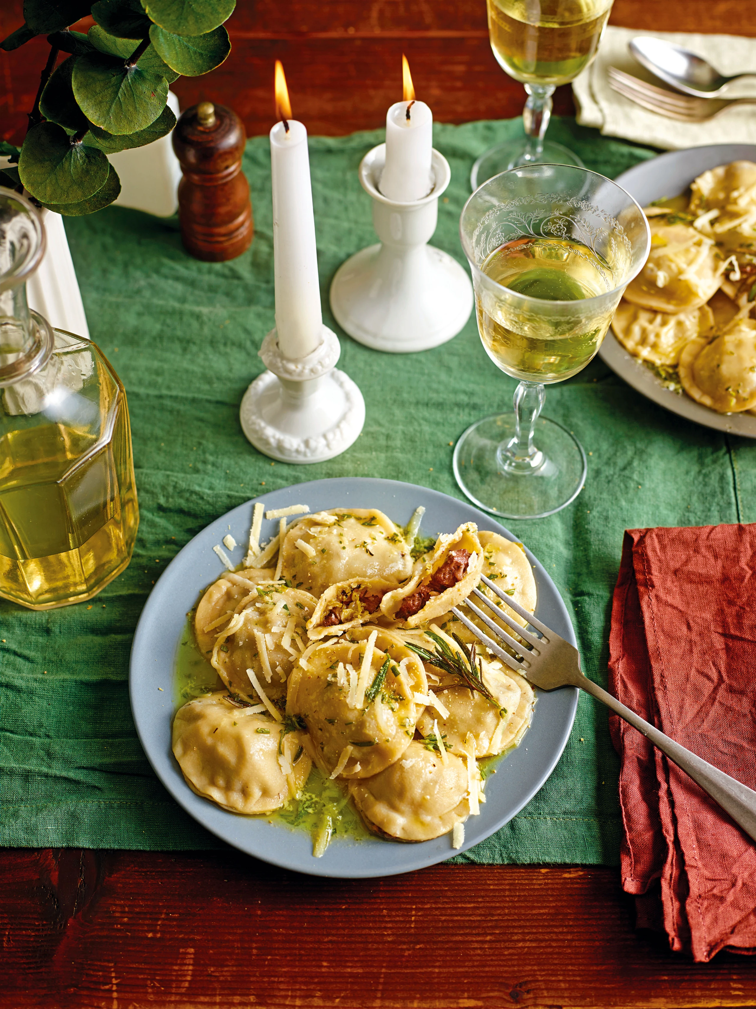 Ravioli mit Ganslfülle, Rosmarinbutter und Bergkäse