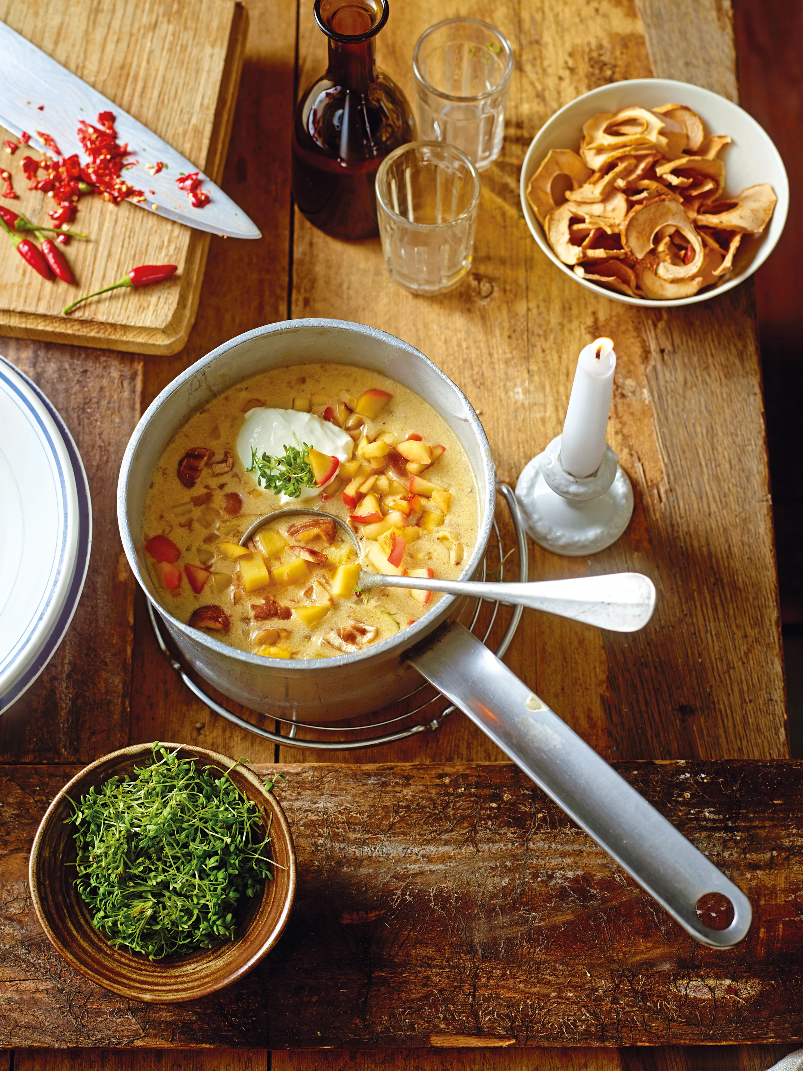 Maroni-Erdäpfelsuppe mit Äpfeln und Kresse