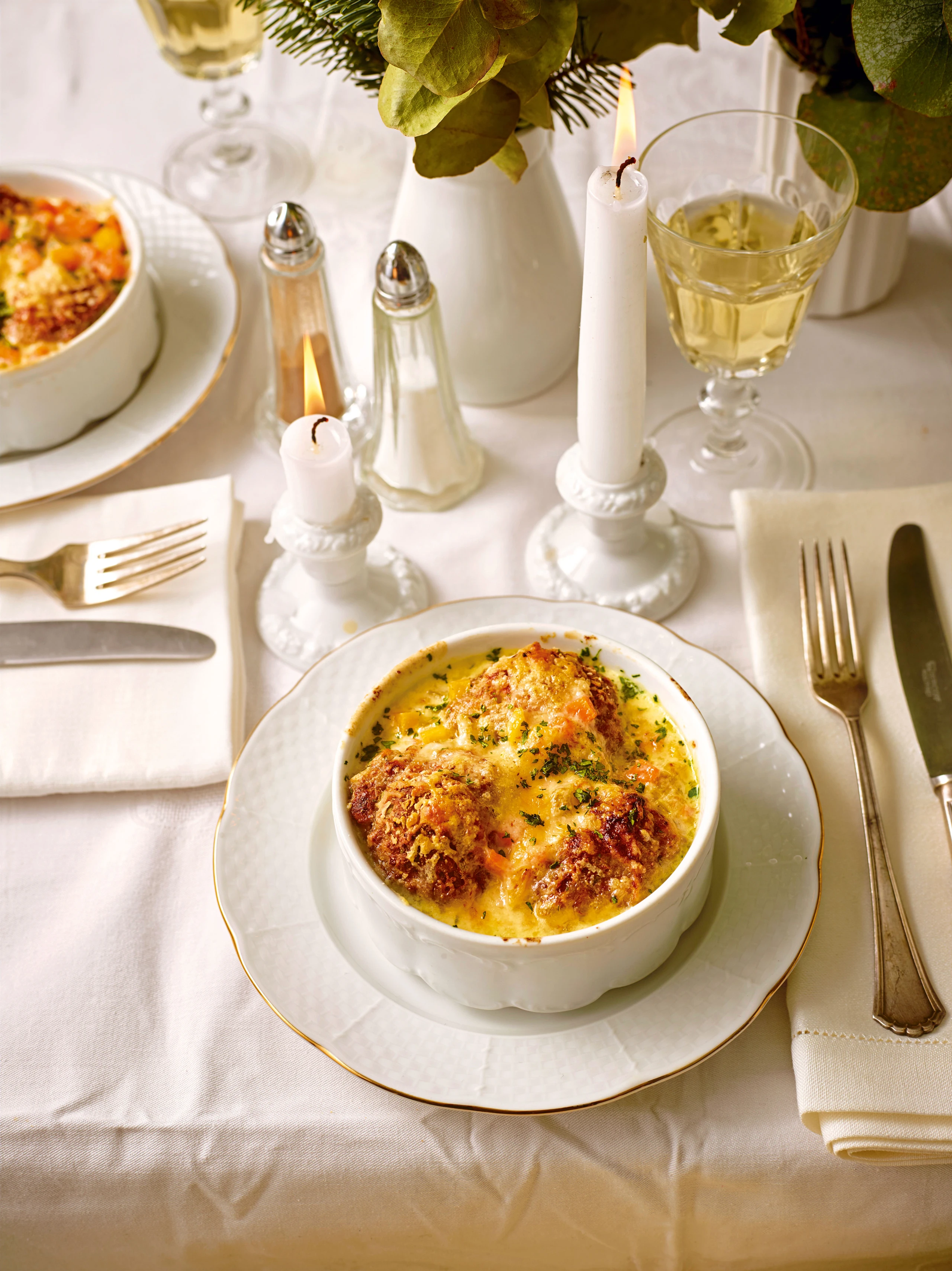 Faschiertes mit Zwiebeln und Gemüsesauce