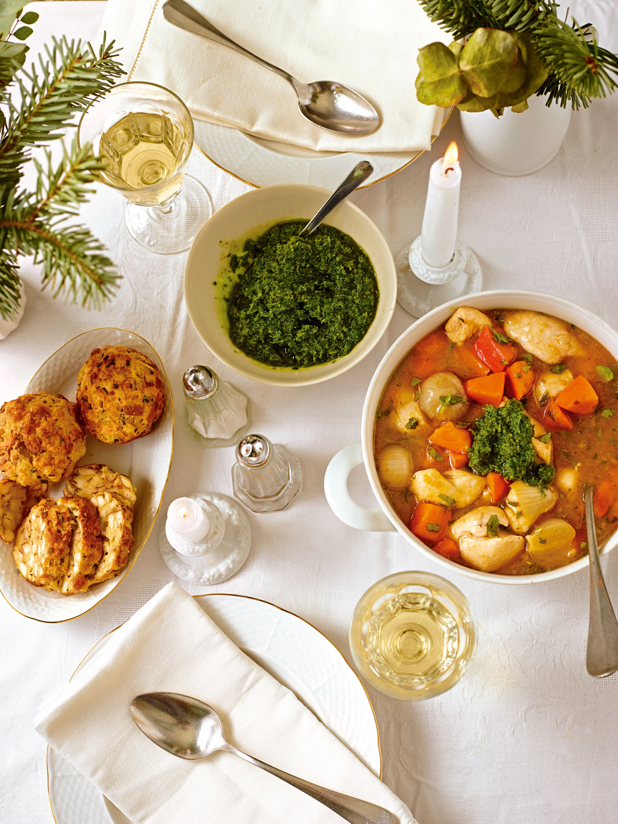 Hühnereintopf mit Kürbis und Laugenmuffins