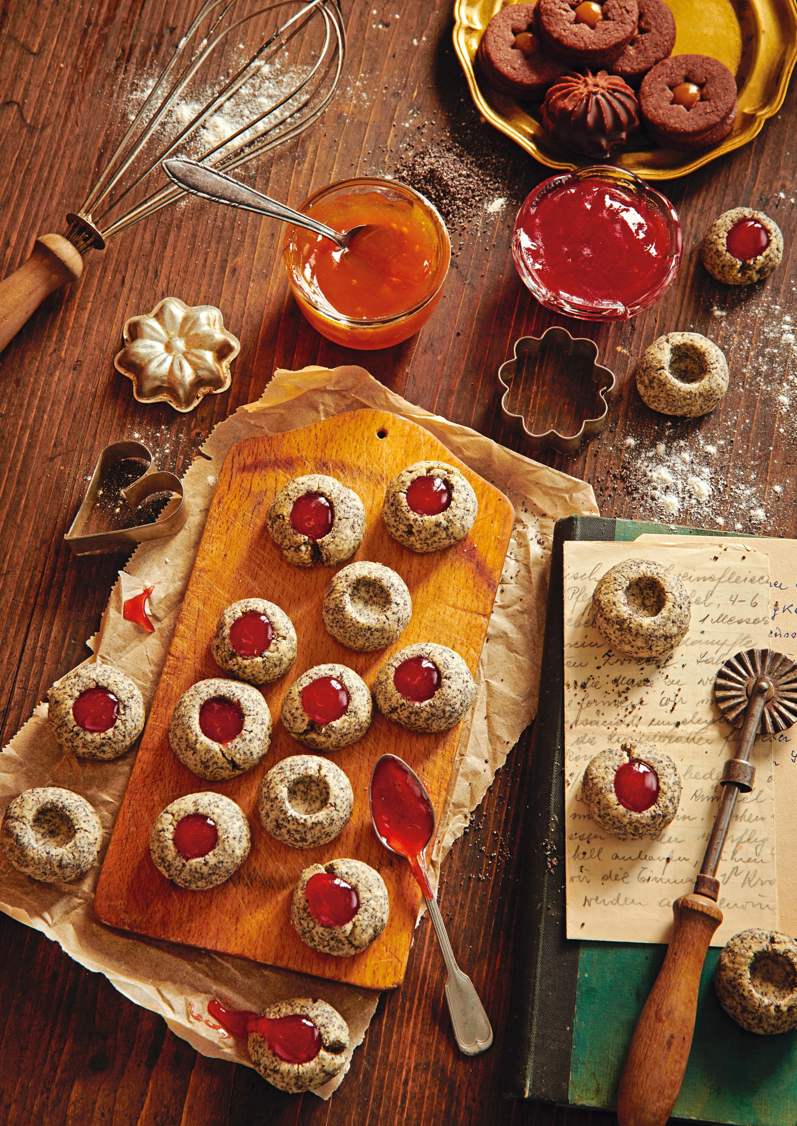 Mohn-Krapferl mit Ribiselmarmelade