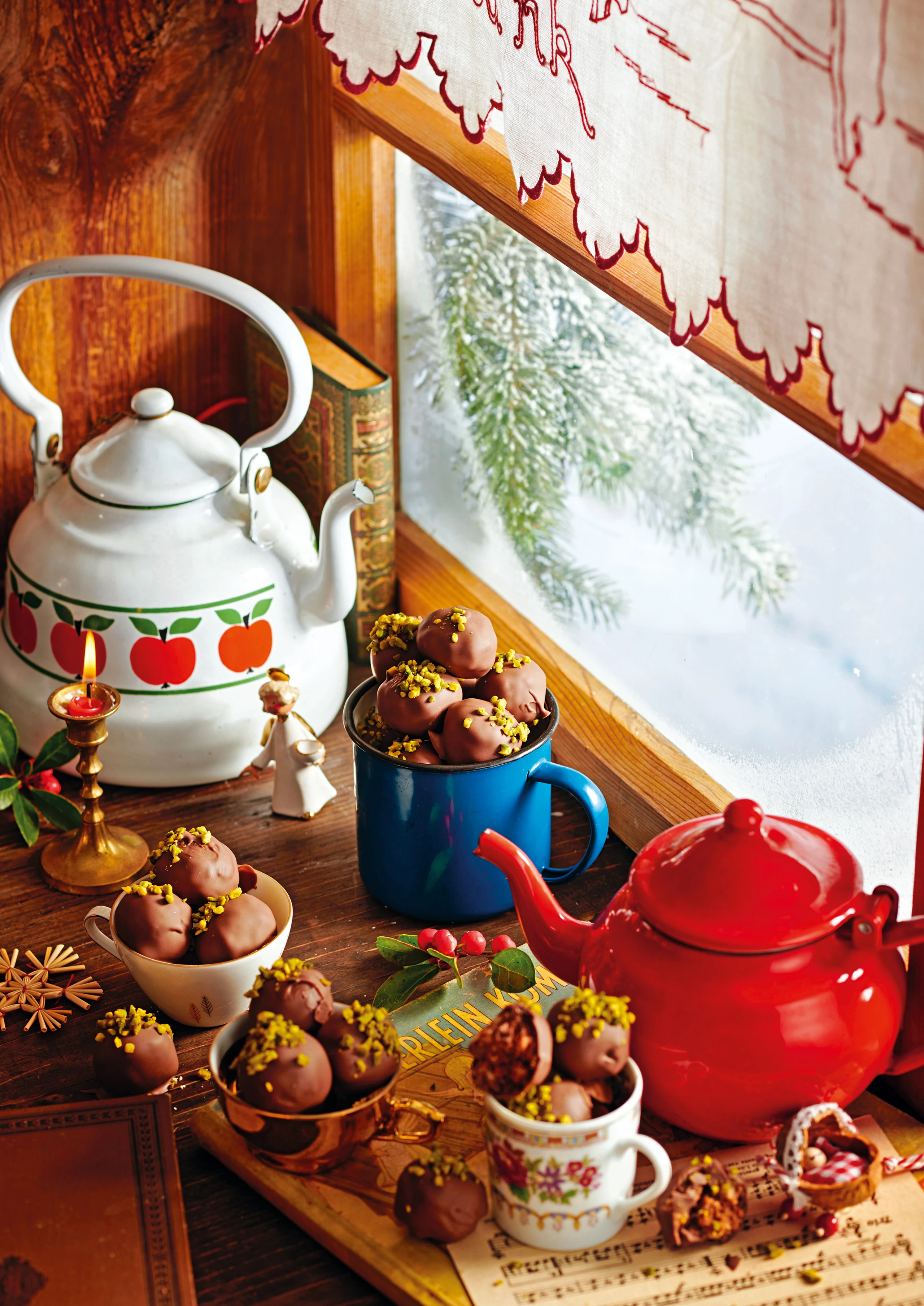 Rumrosinen-Kugerl mit gerösteten Mandeln