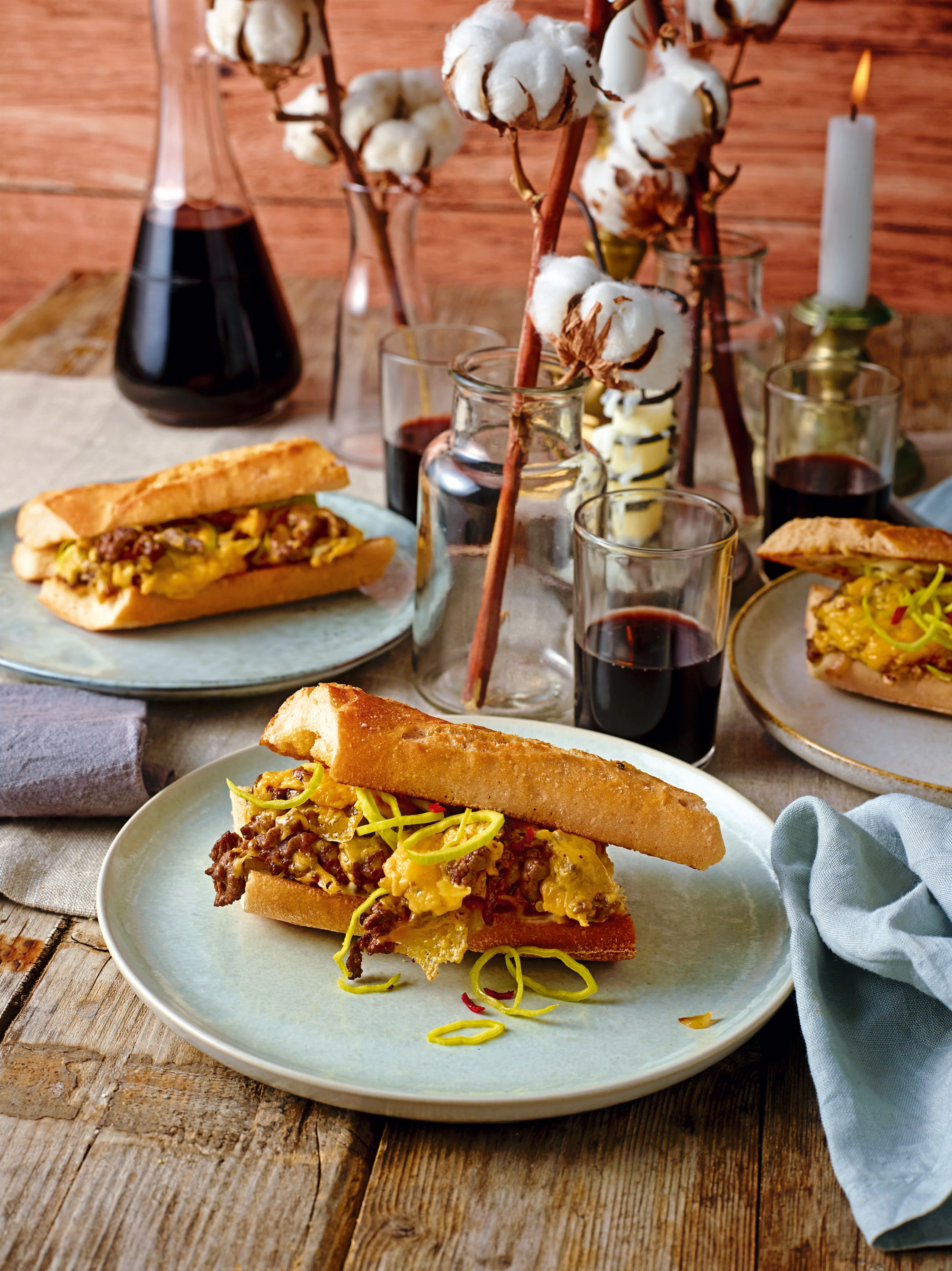 Käse-Steakbaguette mit Cheddar, Lauch und Chili