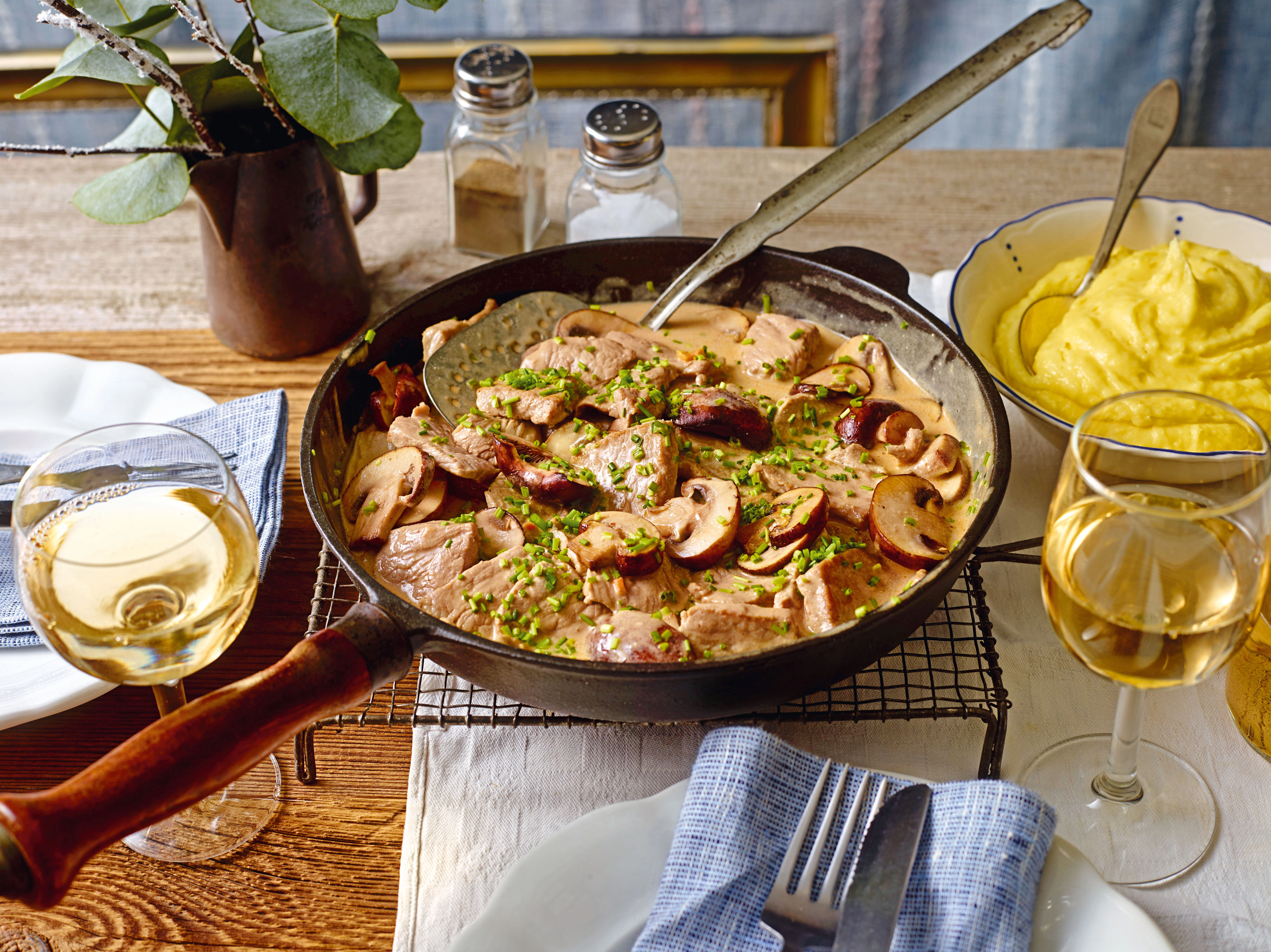 Kalbsgeschnetzeltes mit Champignons und Erdäpfelpüree • Rezept