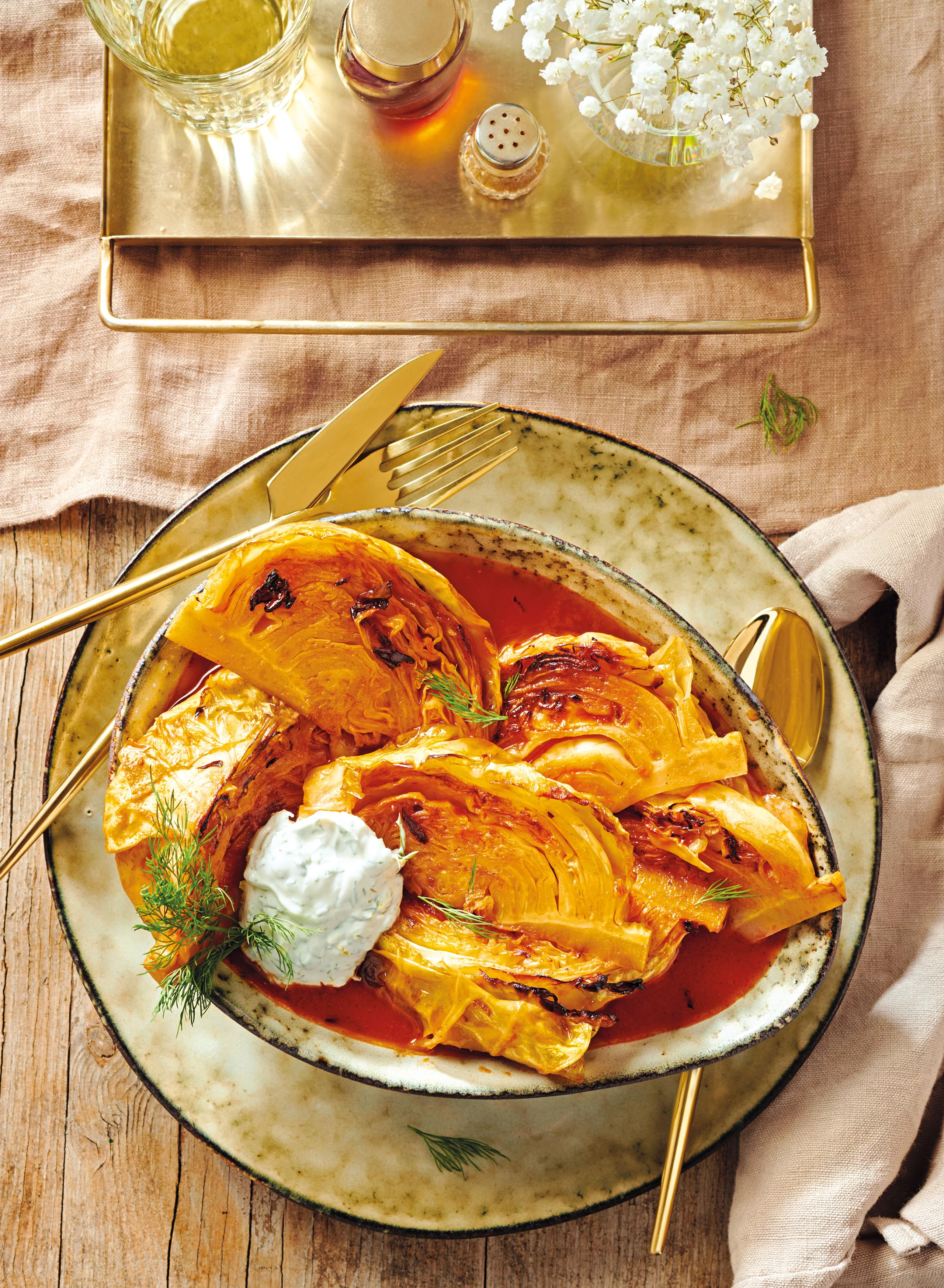 Geschmortes Spitzkraut mit Dilljoghurt