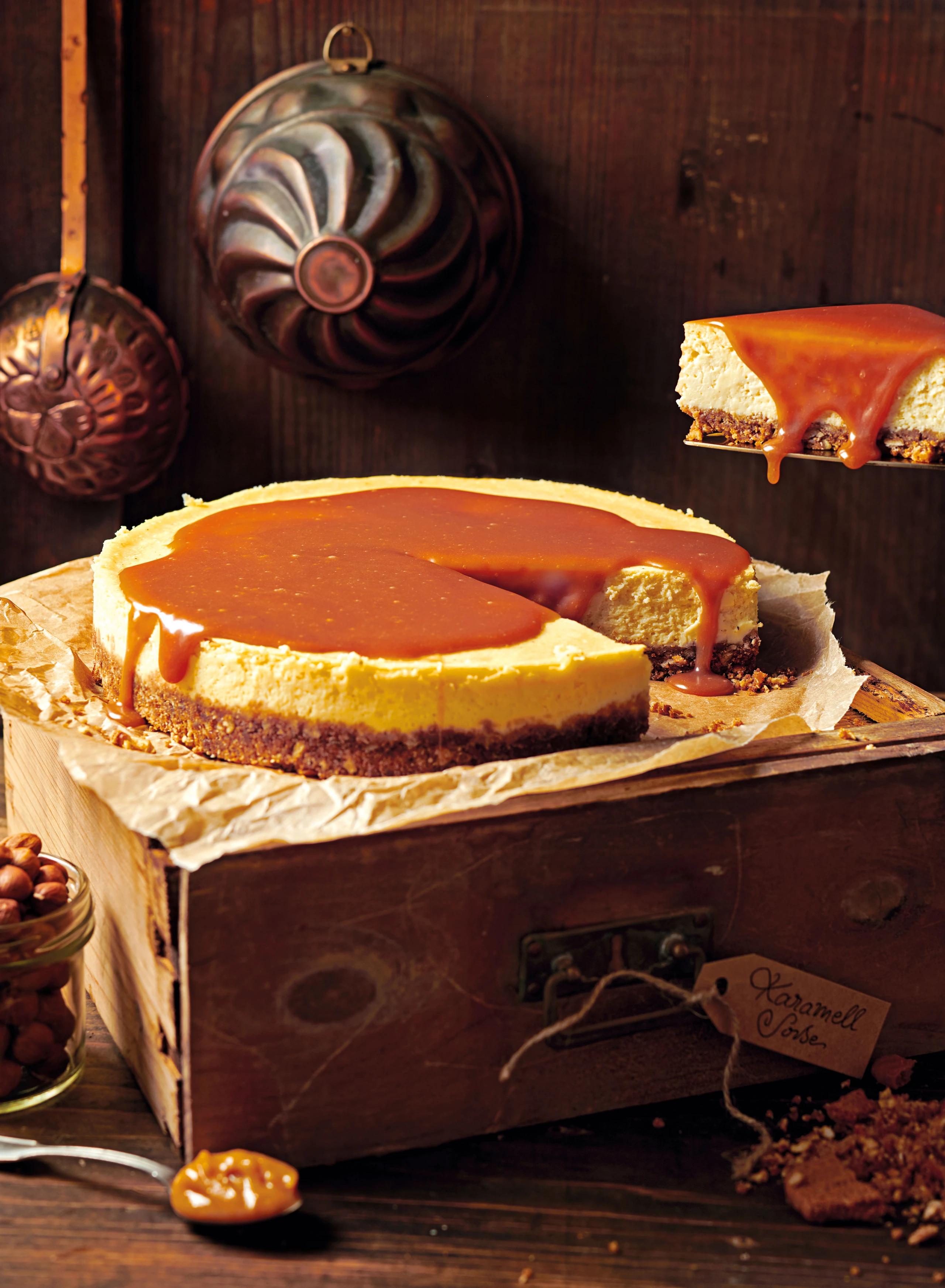 Cheesecake mit weißer Schokolade und Karamell