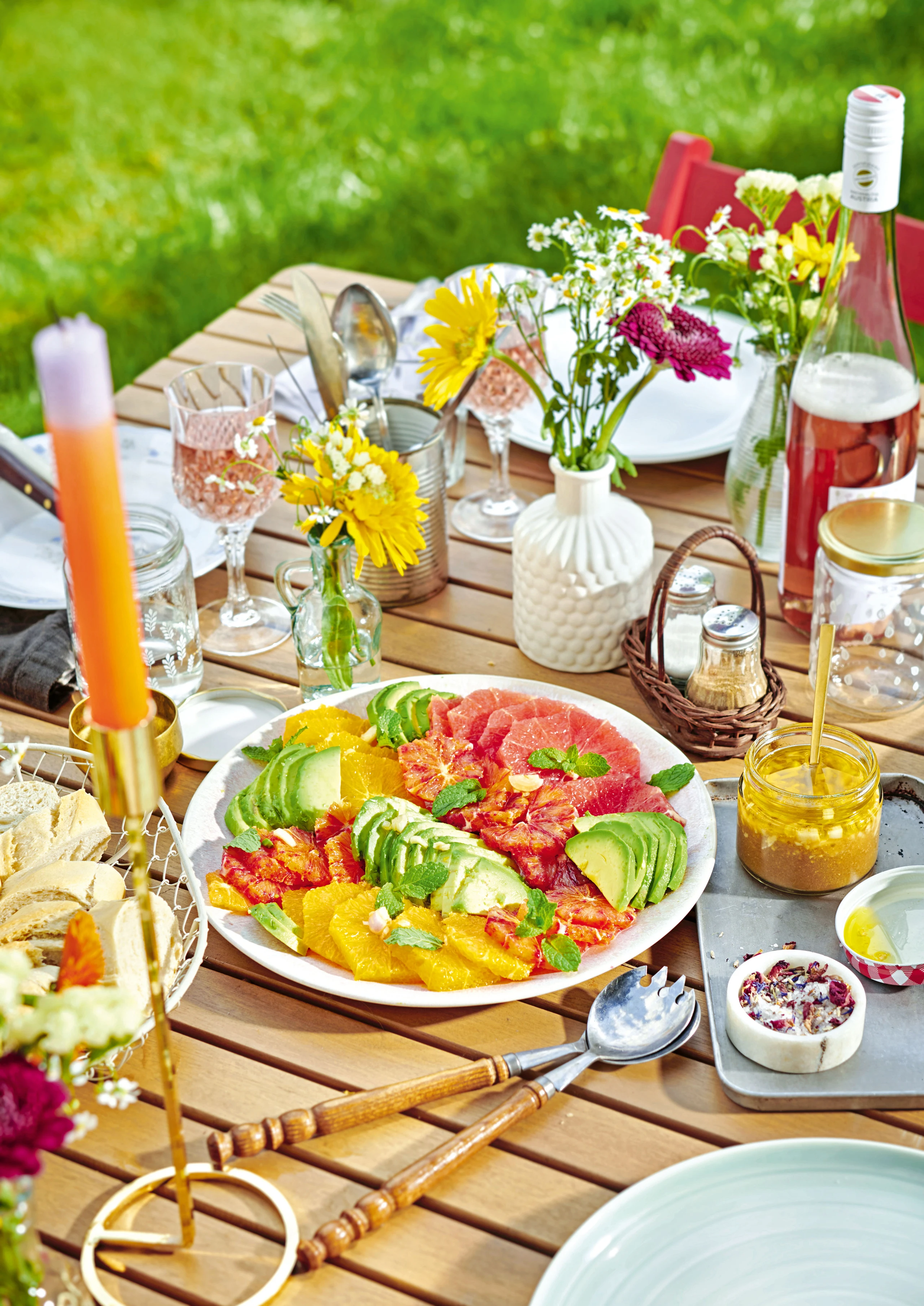 Zitrusfrüchtesalat mit Avocado und Honig-Vinaigrette
