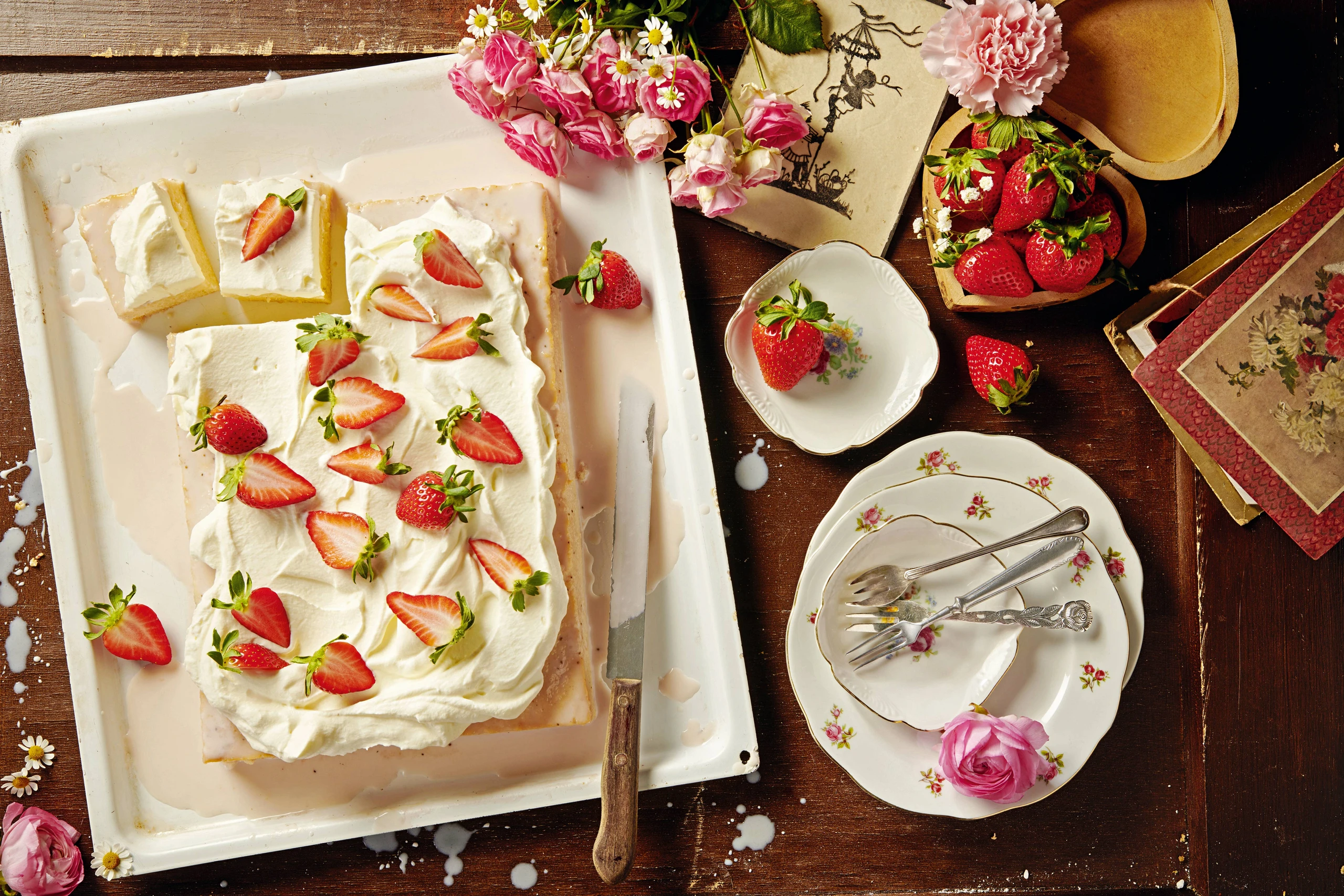Milchkuchen mit Erdbeeren