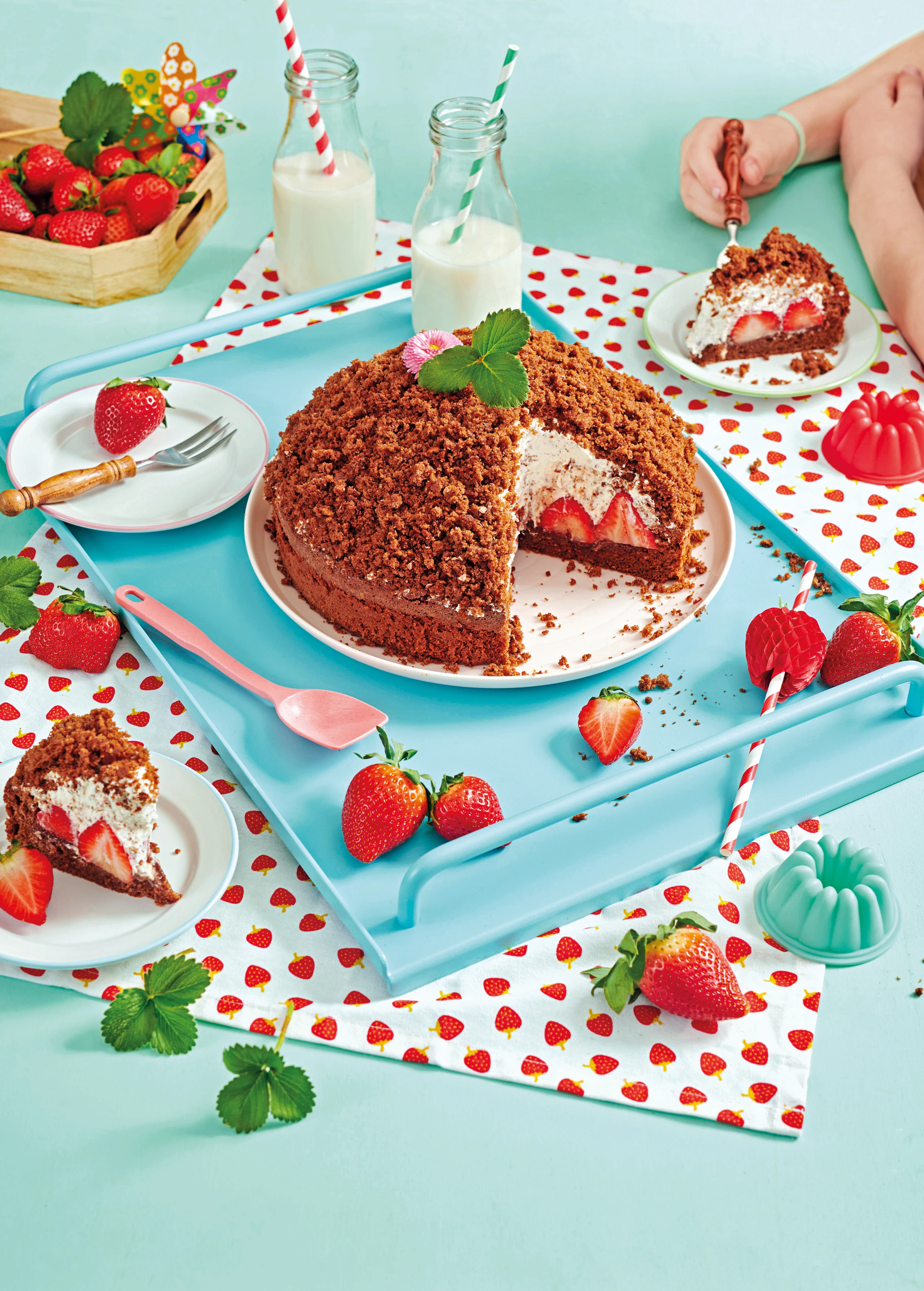 Maulwurfkuchen mit Erdbeeren