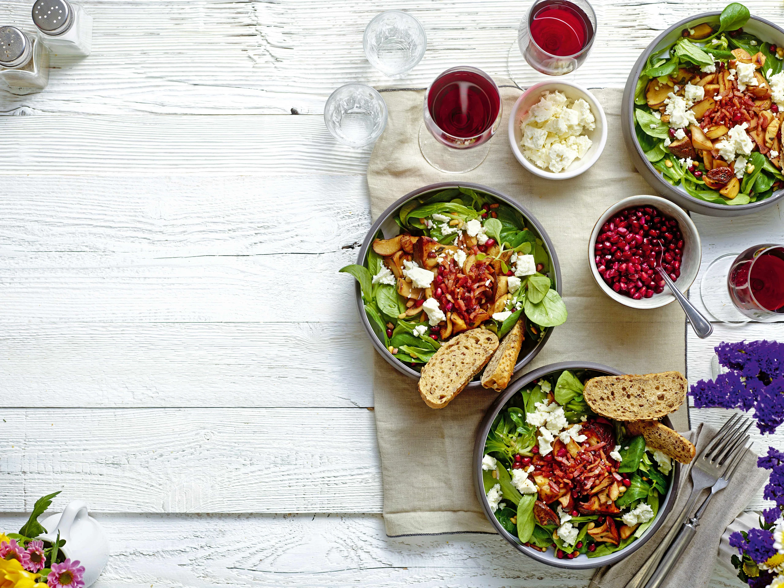 Vogerlsalat mit Austernpilzen, Feta und Speck