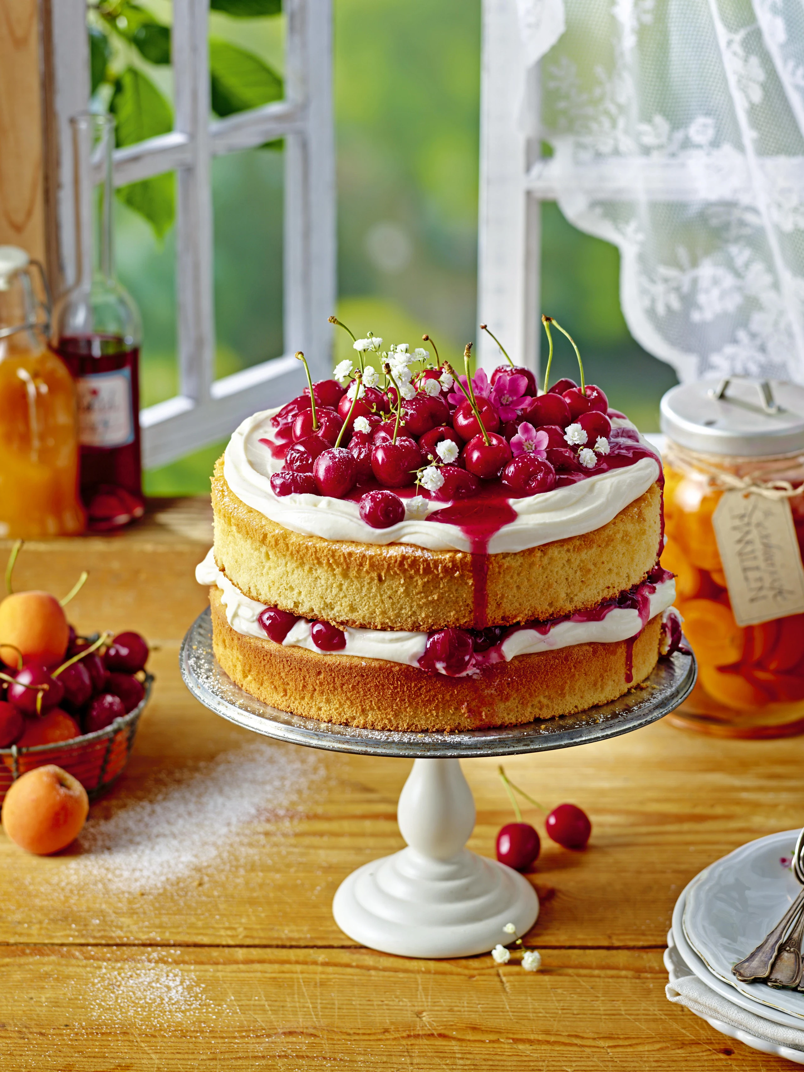 Einfache Kirschtorte mit Topfencreme