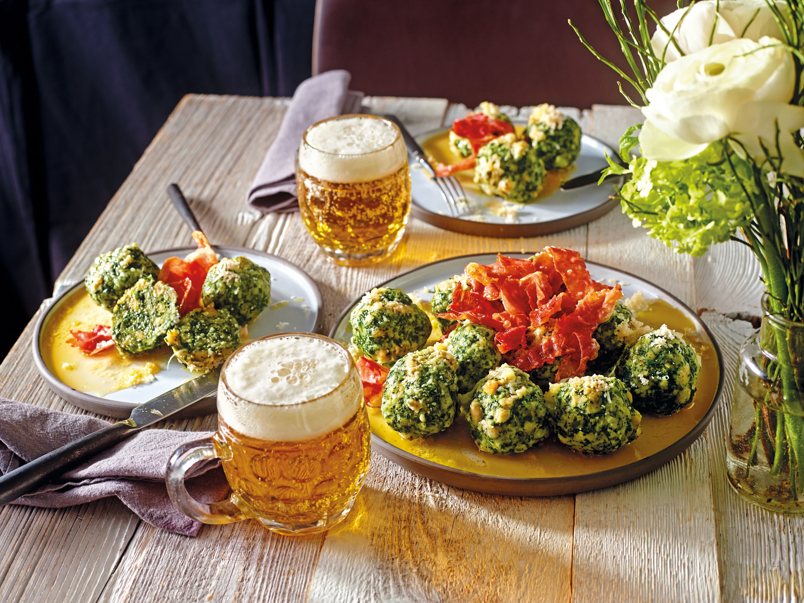 Spinatknödel mit Prosciutto und Bergkäse