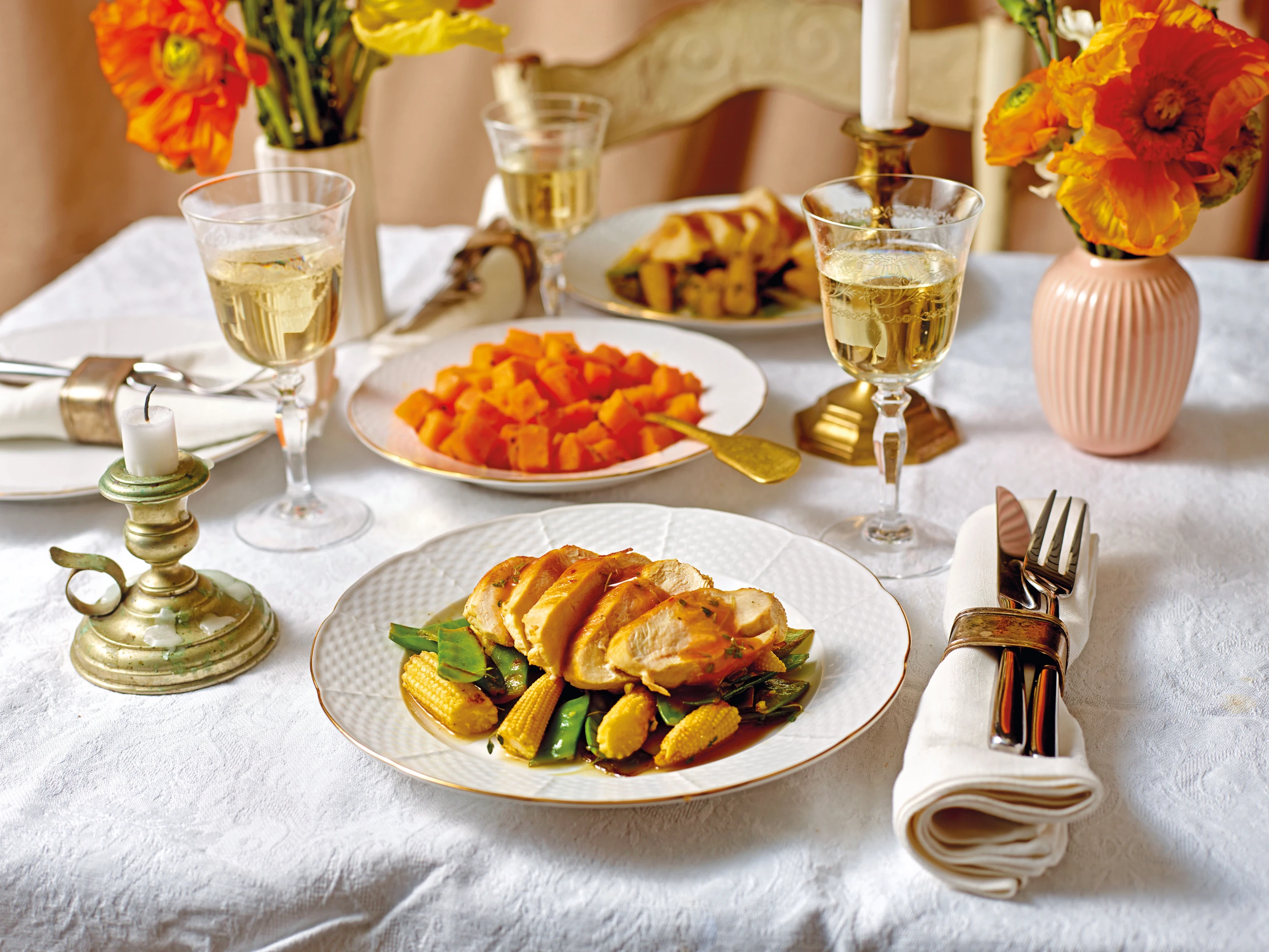 Gegrilltes Hühnerbrustfilet mit Kaiserschoten-Maisgemüse