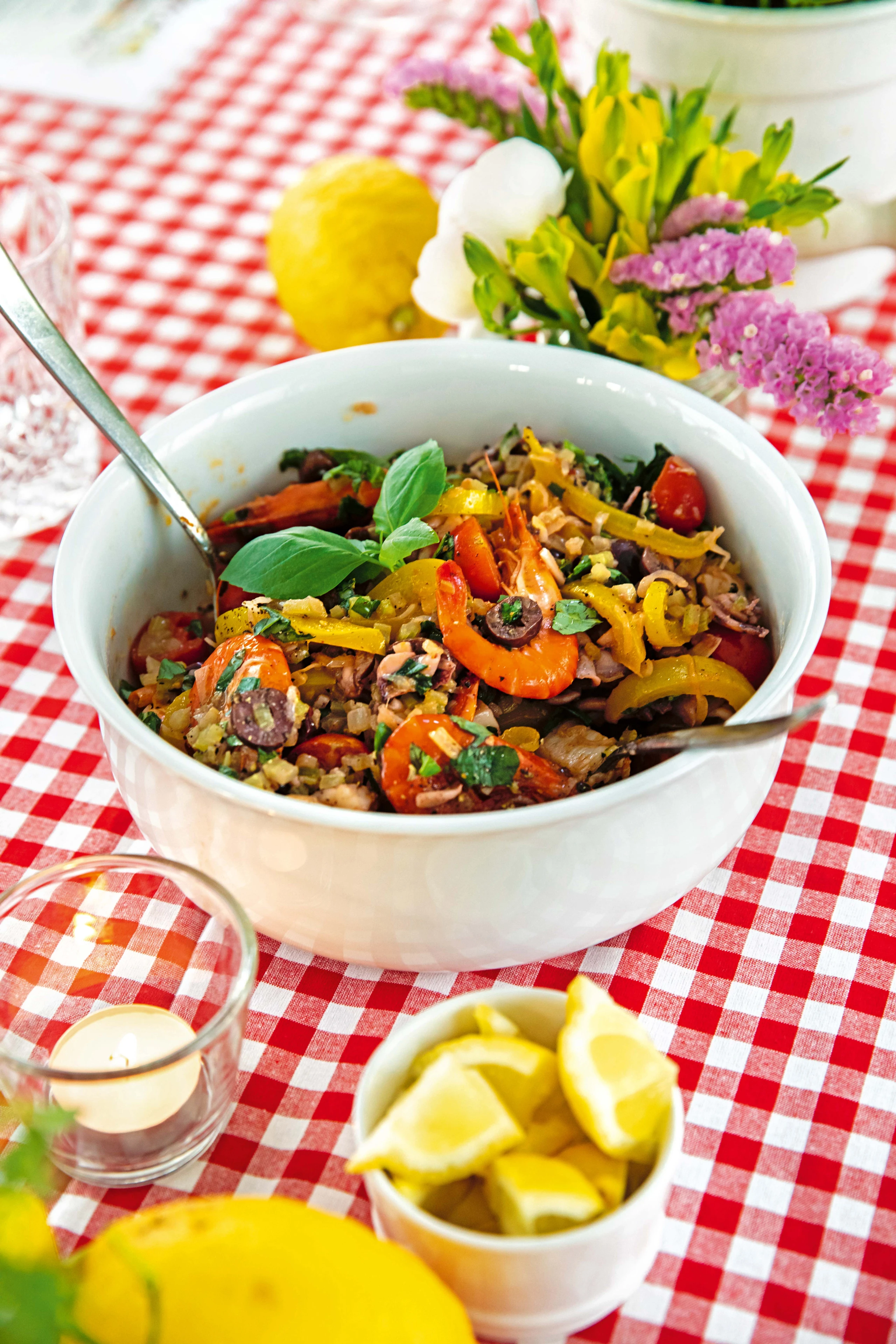 Meeresfrüchtesalat mit geröstetem Gemüse