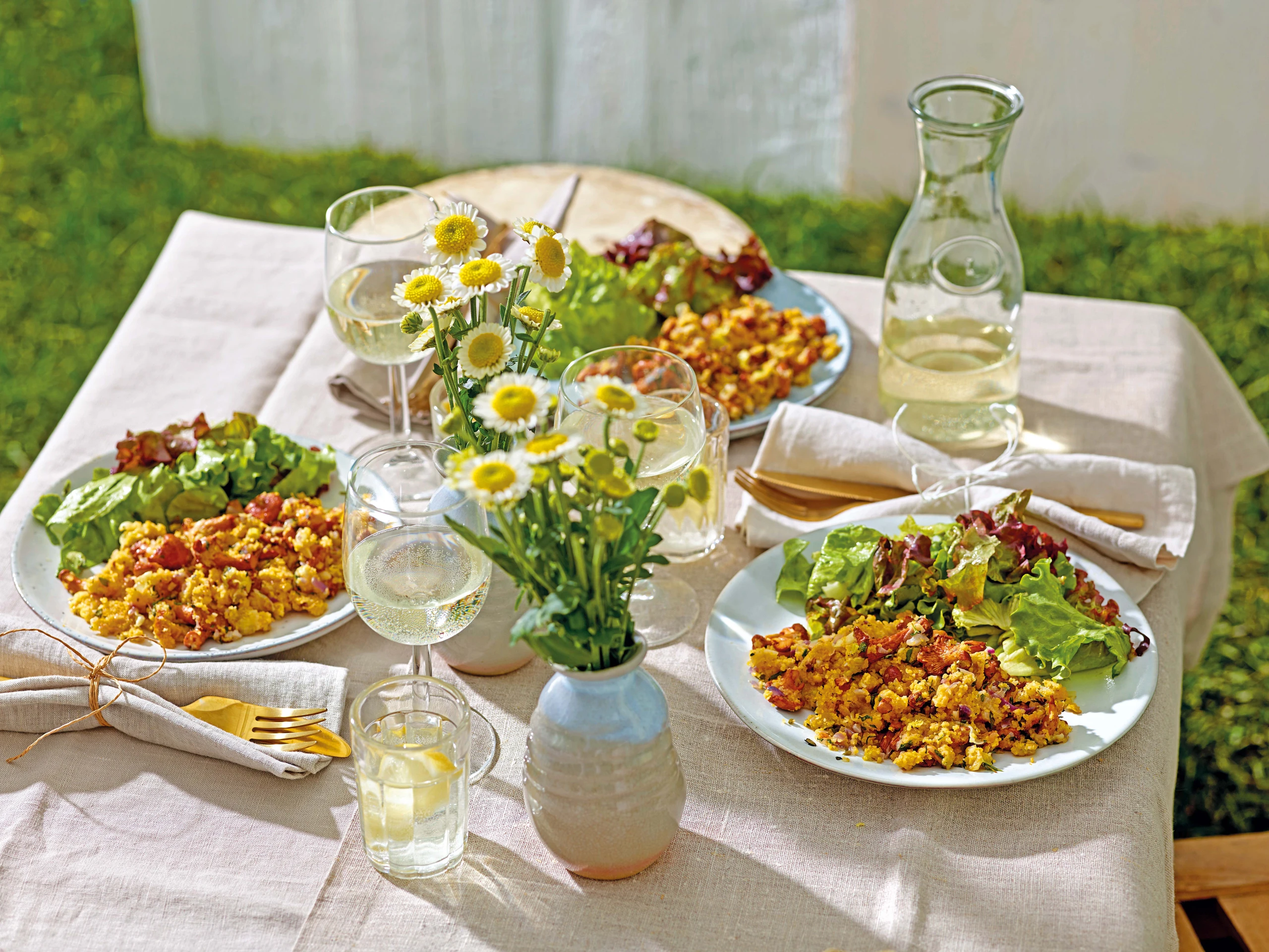 Eierschwammerl-Sterz mit Blattsalaten