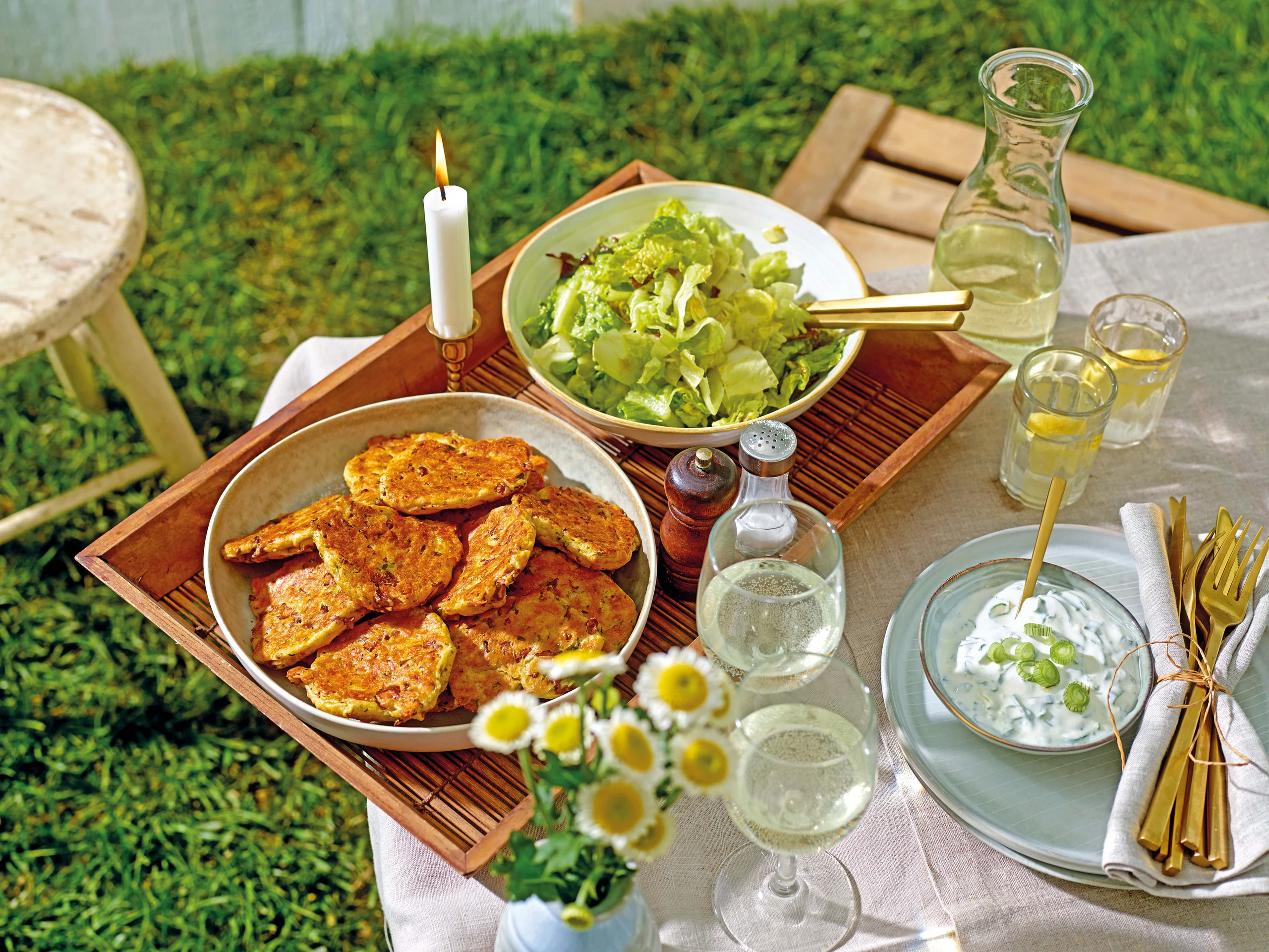 Eierschwammerl-Käsekrapferl mit Jungzwiebelsauce