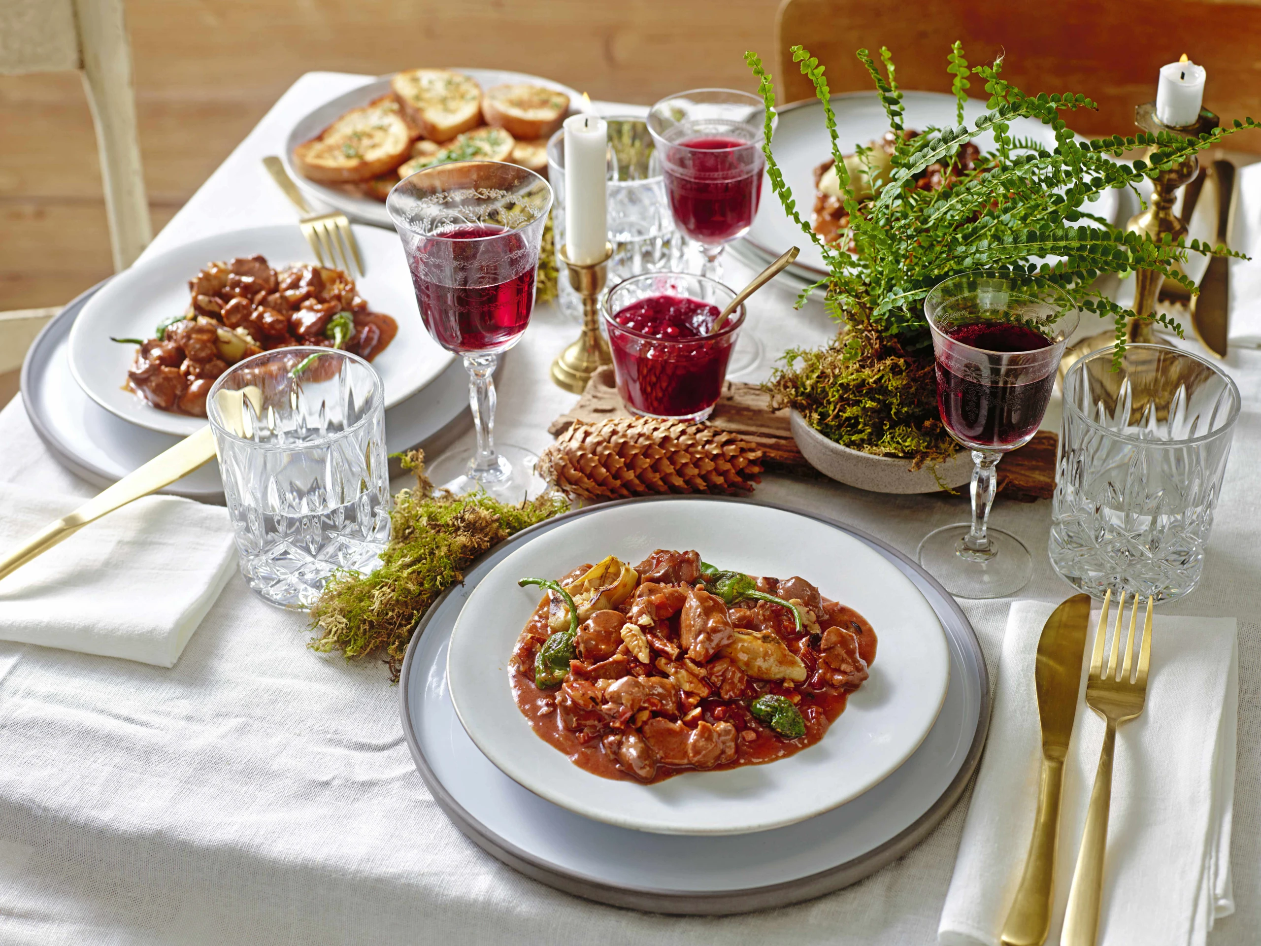 Hasenragout mit Artischocken und Pimentos