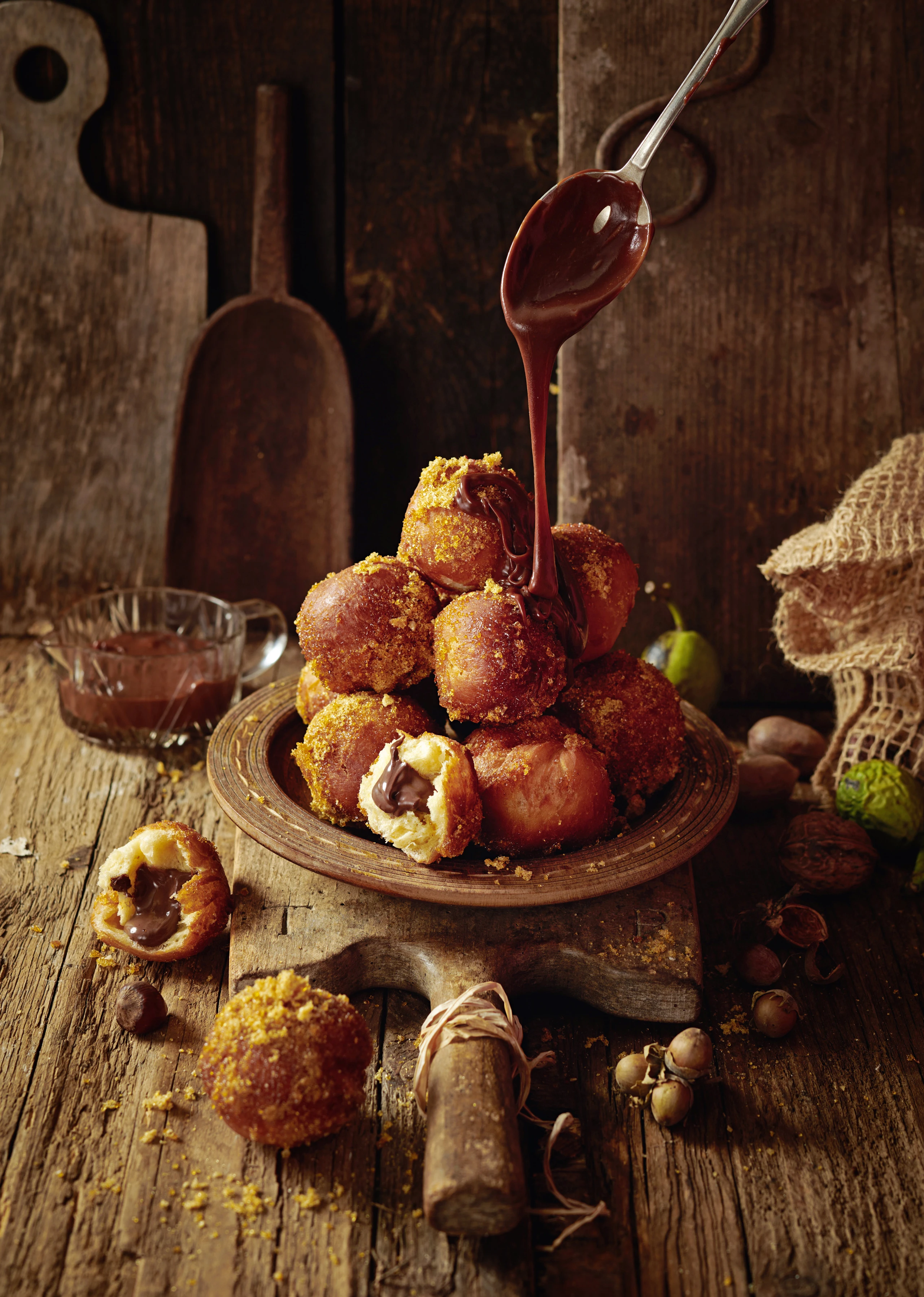 Brioche-Donut-Bites mit Nougat & Karamellbrösel